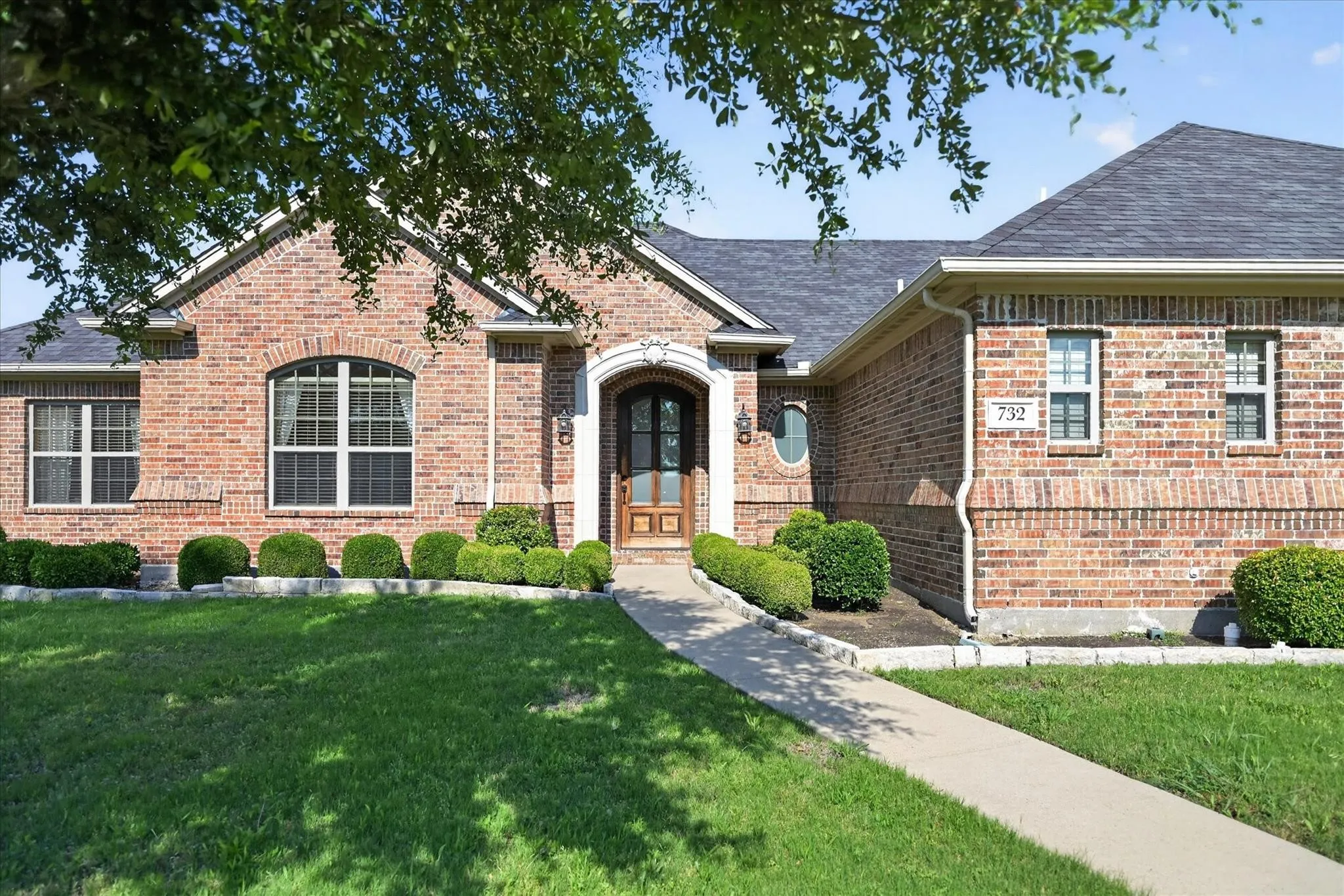 Single Family Residence For Sale in Dallas County , 732 Forest Creek, De Soto, Texas 75115, 4 Bedrooms, 3 Bathrooms, 2 Garage spaces, 2,372 Sqft, built in 2016, Price $369,999, mls#21348907, Real Estate Agent in De Soto, Homes For Sale in Dallas county, Homes For Sale in De Soto, Realtor in De Soto Texas, Real Estate Brokerage Independent Realty Texas, Luminita Cordes Realtor