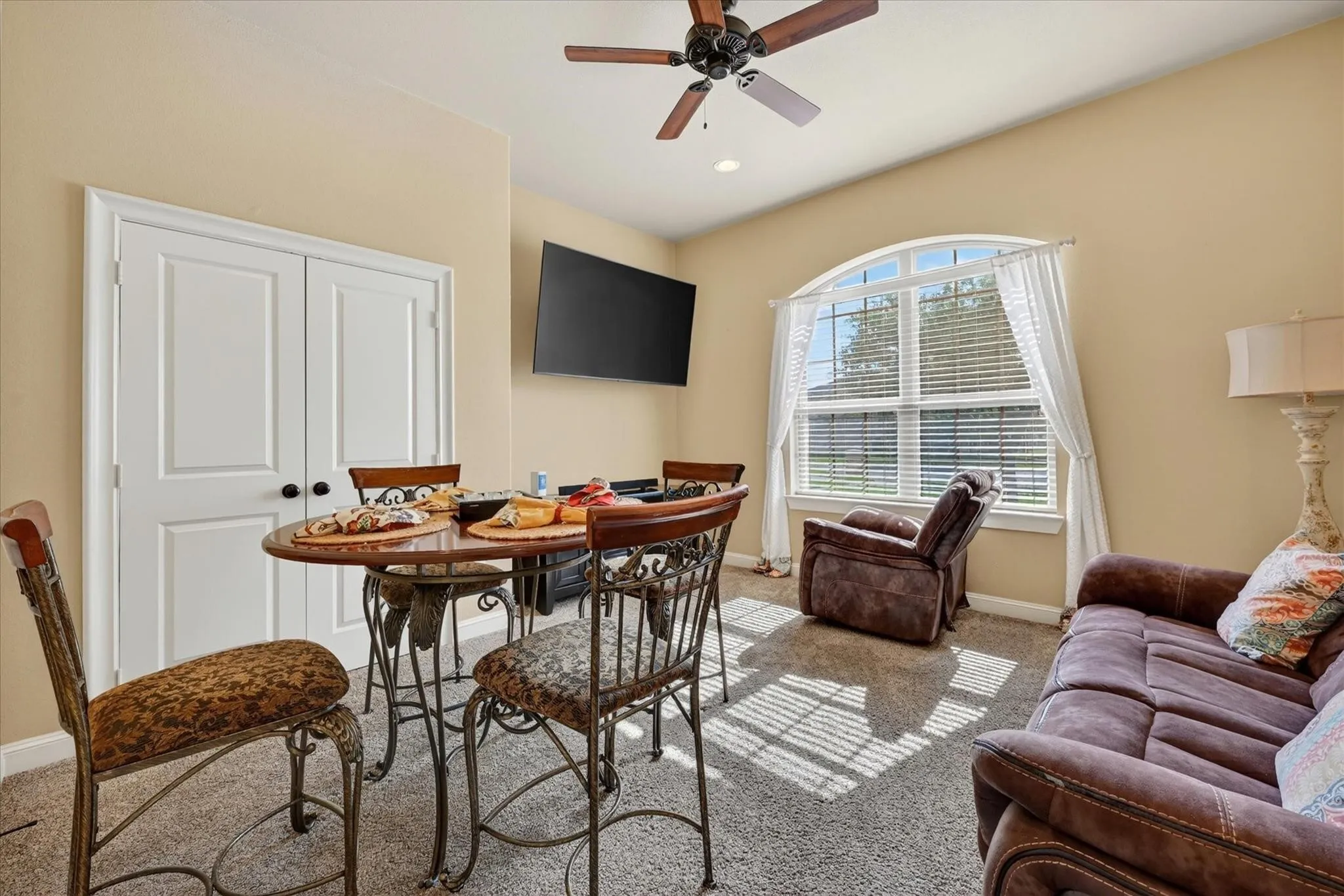 Single Family Residence For Sale in Dallas County , 732 Forest Creek, De Soto, Texas 75115, 4 Bedrooms, 3 Bathrooms, 2 Garage spaces, 2,372 Sqft, built in 2016, Price $369,999, mls#21348907, Real Estate Agent in De Soto, Homes For Sale in Dallas county, Homes For Sale in De Soto, Realtor in De Soto Texas, Real Estate Brokerage Independent Realty Texas, Luminita Cordes Realtor