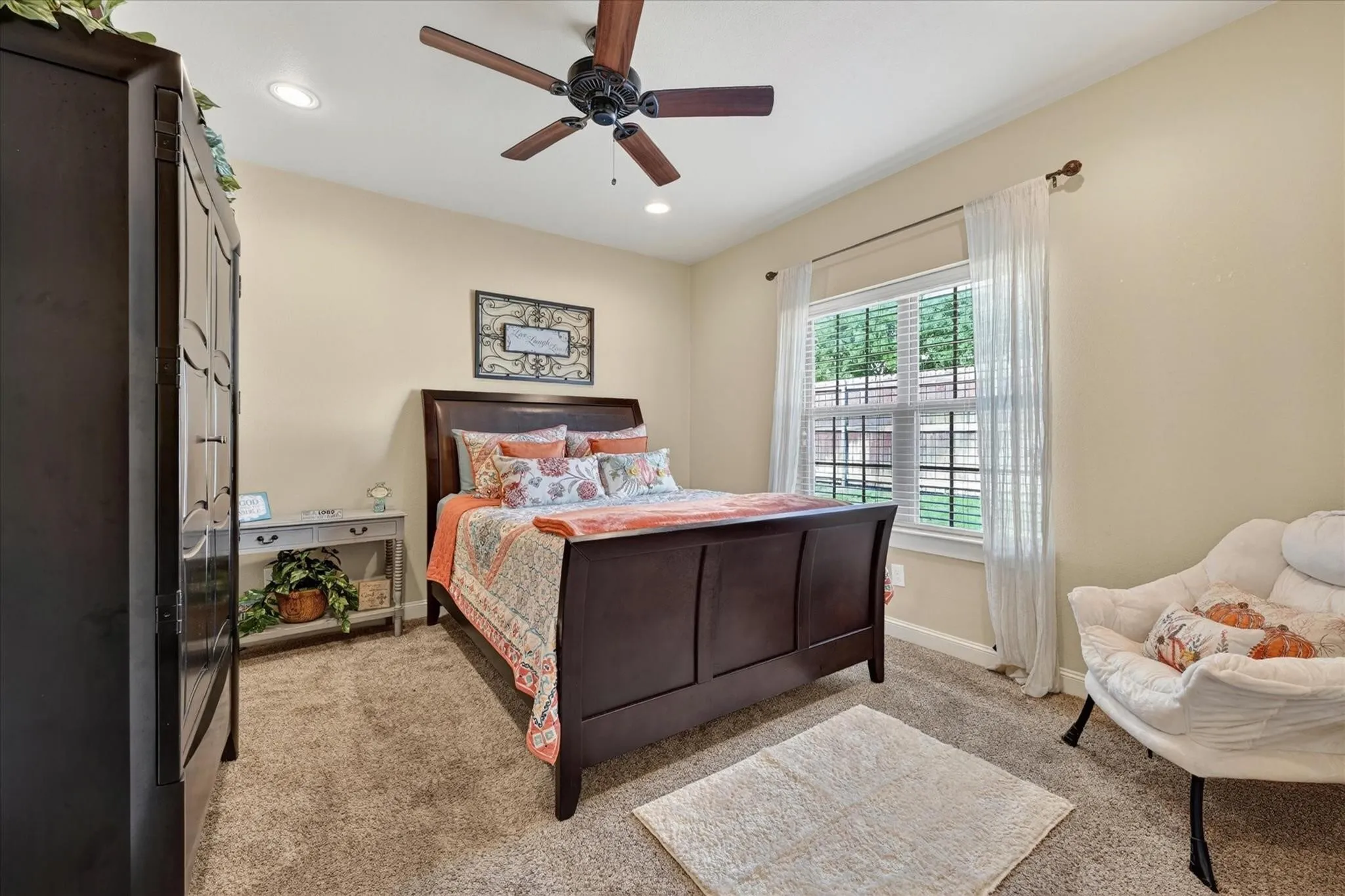 Single Family Residence For Sale in Dallas County , 732 Forest Creek, De Soto, Texas 75115, 4 Bedrooms, 3 Bathrooms, 2 Garage spaces, 2,372 Sqft, built in 2016, Price $369,999, mls#21348907, Real Estate Agent in De Soto, Homes For Sale in Dallas county, Homes For Sale in De Soto, Realtor in De Soto Texas, Real Estate Brokerage Independent Realty Texas, Luminita Cordes Realtor