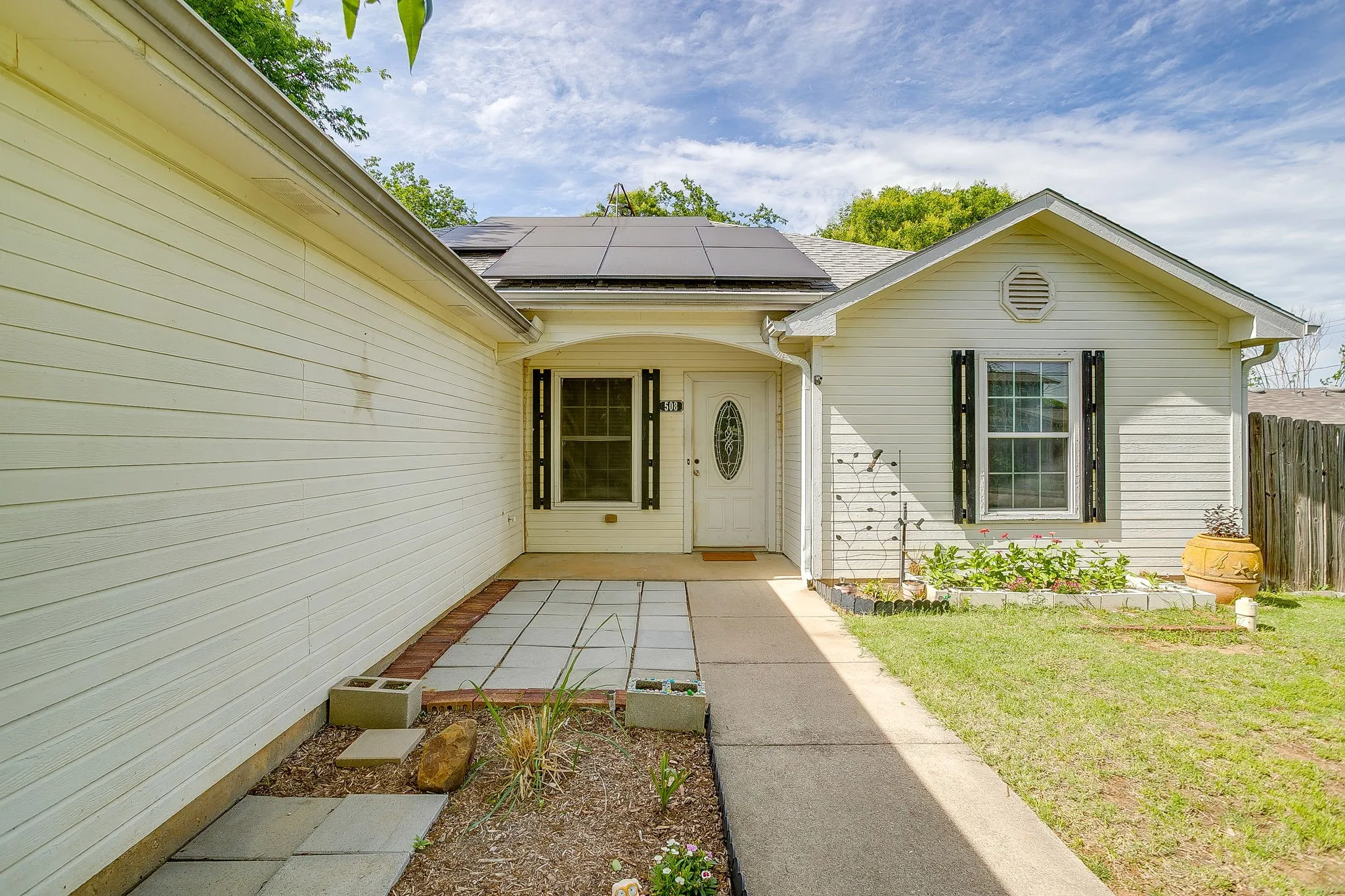 Single Family Residence For Rent in Palo Pinto County , 508 NW 5th Street, Mineral Wells, Texas 76067, 3 Bedroom, 2 Bathroom, 2 Garage spaces, 1,594 Sqft, built in 2009, mls#21348844, Real Estate Agent in Mineral Wells, Homes For Rent in Palo Pinto county, Homes For Rent in Mineral Wells, Realtor in Mineral Wells Texas, Real Estate Brokerage Independent Realty Texas, Luminita Cordes Realtor
