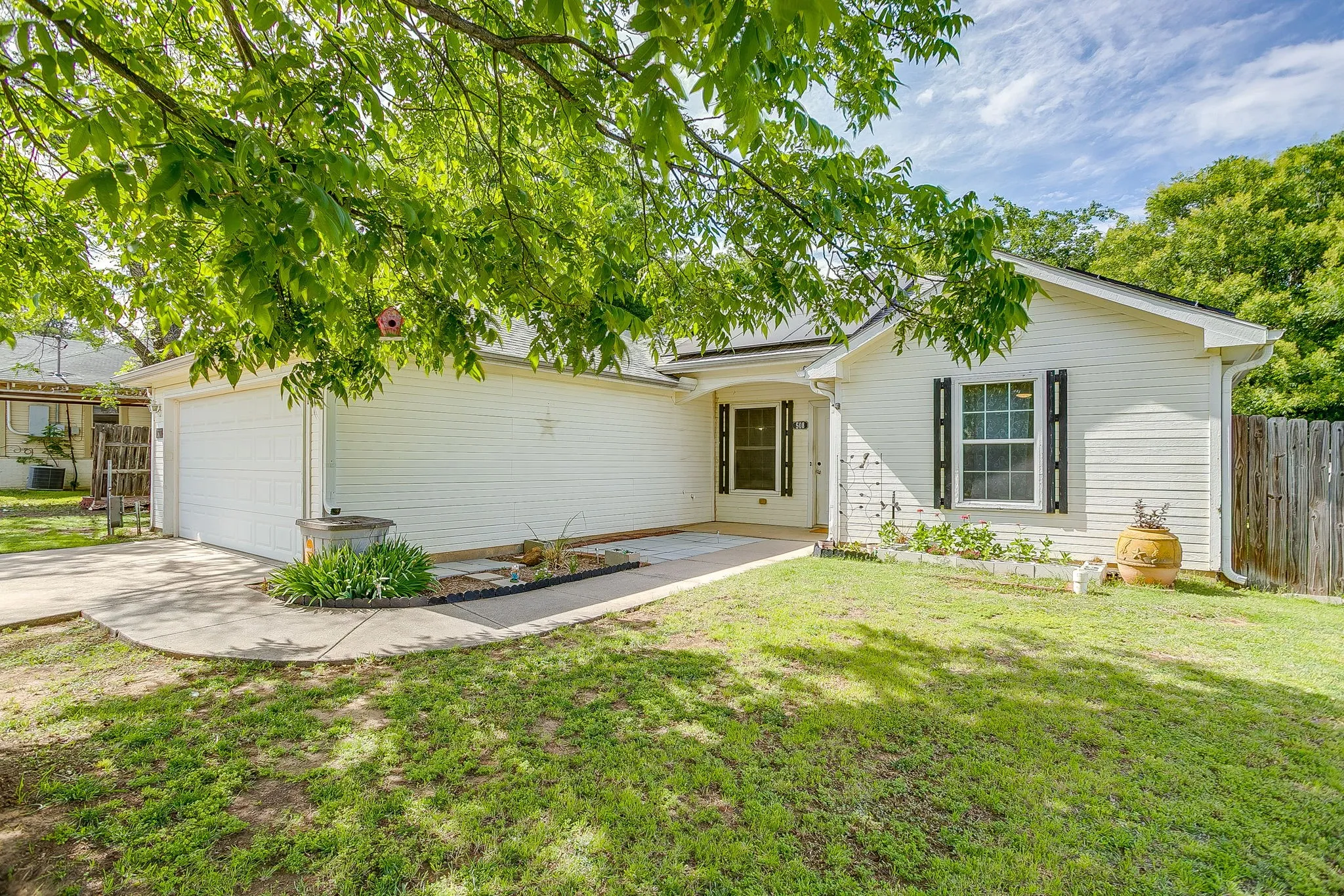 Single Family Residence For Rent in Palo Pinto County , 508 NW 5th Street, Mineral Wells, Texas 76067, 3 Bedroom, 2 Bathroom, 2 Garage spaces, 1,594 Sqft, built in 2009, mls#21348844, Real Estate Agent in Mineral Wells, Homes For Rent in Palo Pinto county, Homes For Rent in Mineral Wells, Realtor in Mineral Wells Texas, Real Estate Brokerage Independent Realty Texas, Luminita Cordes Realtor