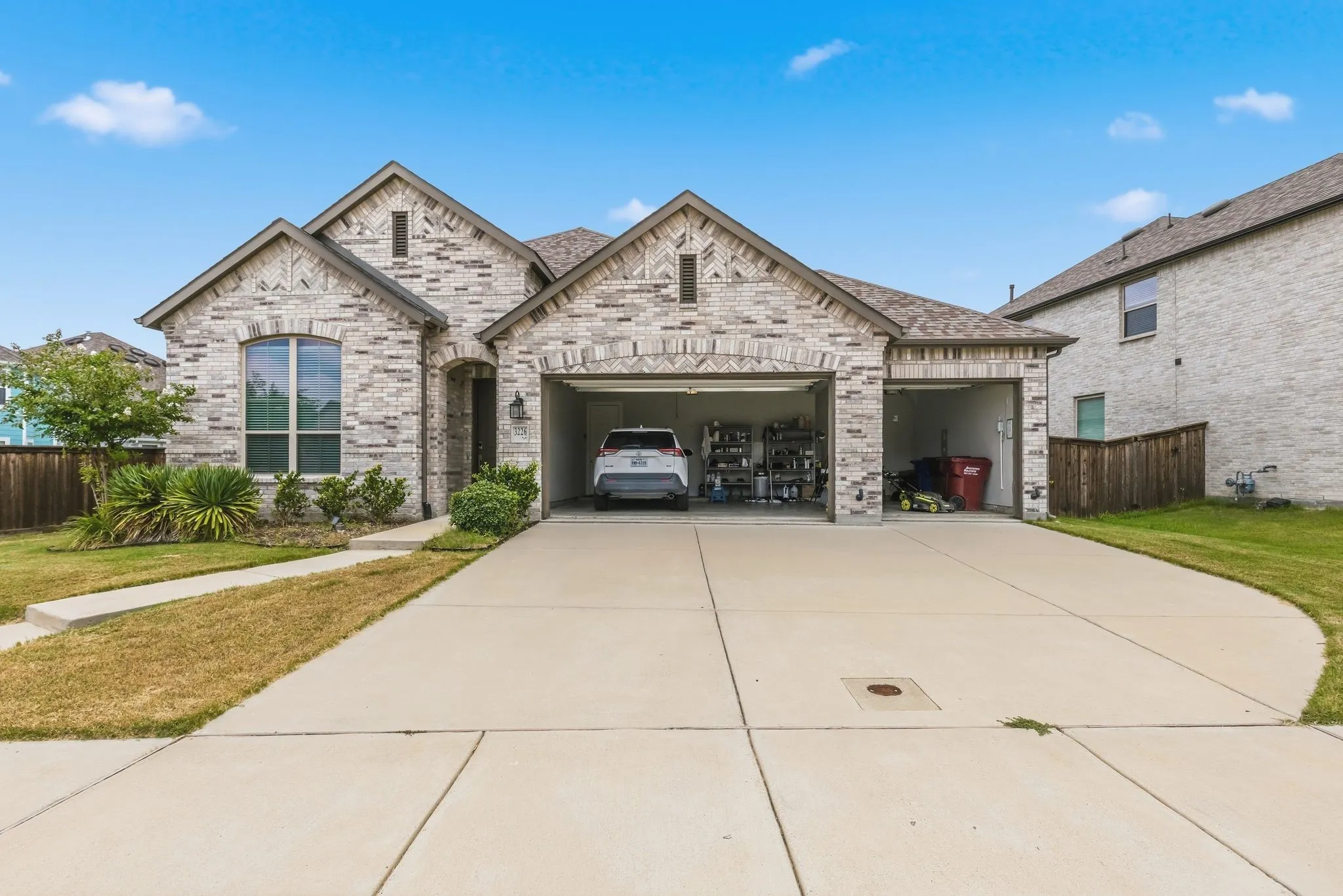 Single Family Residence For Sale in Rockwall County , 3226 Buffalo Creek Circle, Royse City, Texas 75189, 3 Bedroom, 3 Bathroom, 3 Garage spaces, 2,274 Sqft, built in 2020, mls#21348584, Real Estate Agent in Royse City, Homes For Sale in Rockwall county, Homes For Sale in Royse City, Realtor in Royse City Texas, Real Estate Brokerage Independent Realty Texas, Luminita Cordes Realtor