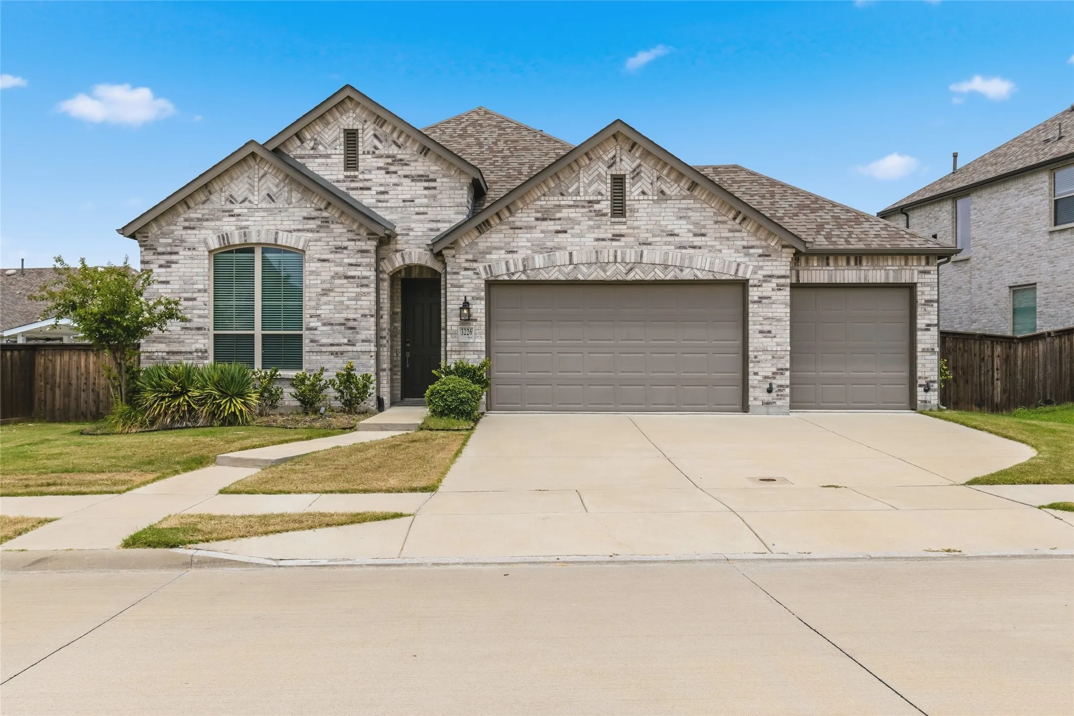 Single Family Residence For Sale in Rockwall County , 3226 Buffalo Creek Circle, Royse City, Texas 75189, 3 Bedroom, 3 Bathroom, 3 Garage spaces, 2,274 Sqft, built in 2020, mls#21348584, Real Estate Agent in Royse City, Homes For Sale in Rockwall county, Homes For Sale in Royse City, Realtor in Royse City Texas, Real Estate Brokerage Independent Realty Texas, Luminita Cordes Realtor