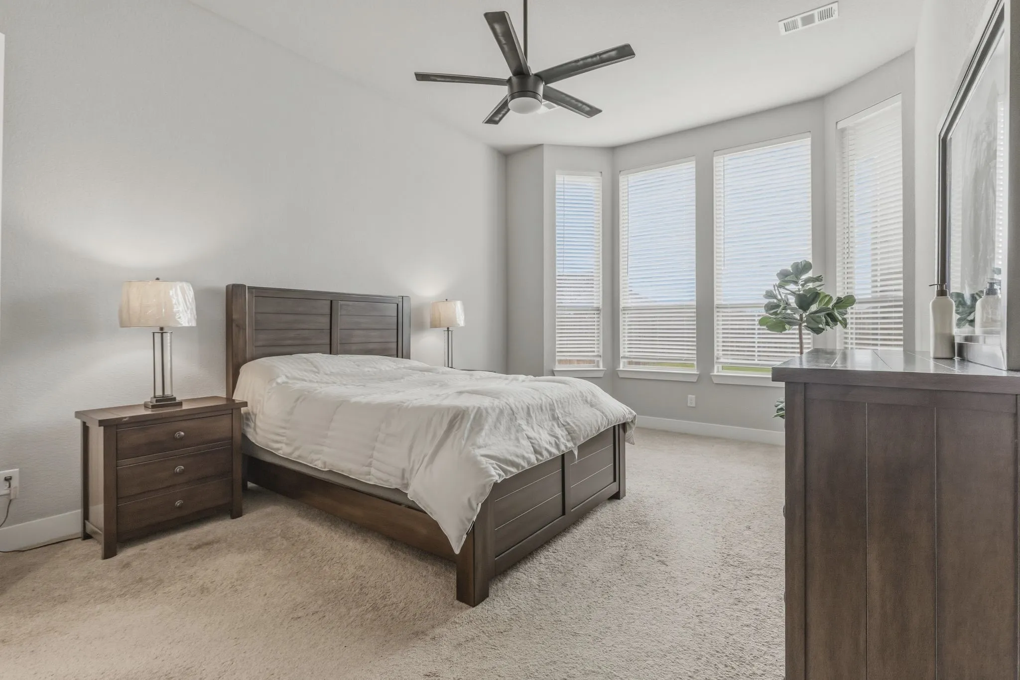 Single Family Residence For Sale in Rockwall County , 3226 Buffalo Creek Circle, Royse City, Texas 75189, 3 Bedroom, 3 Bathroom, 3 Garage spaces, 2,274 Sqft, built in 2020, mls#21348584, Real Estate Agent in Royse City, Homes For Sale in Rockwall county, Homes For Sale in Royse City, Realtor in Royse City Texas, Real Estate Brokerage Independent Realty Texas, Luminita Cordes Realtor