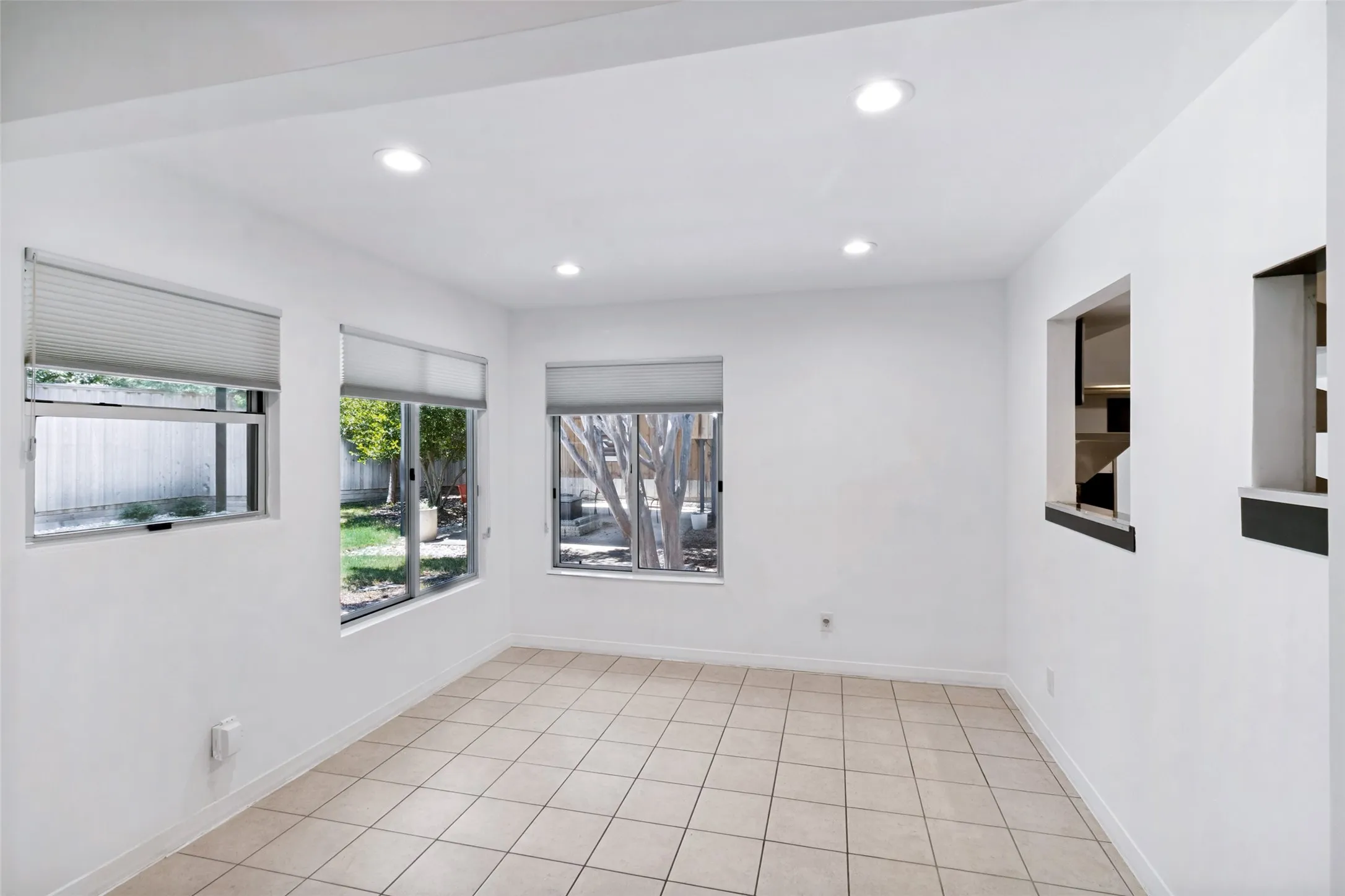 Single Family Residence For Rent in Dallas County , 6406 Chesley Lane, Dallas, Texas 75214, 3 Bedroom, 2 Bathroom, 2 Garage spaces, 1,635 Sqft, built in 1953, mls#21348821, Real Estate Agent in Dallas, Homes For Rent in Dallas county, Homes For Rent in Dallas, Realtor in Dallas Texas, Real Estate Brokerage Independent Realty Texas, Luminita Cordes Realtor
