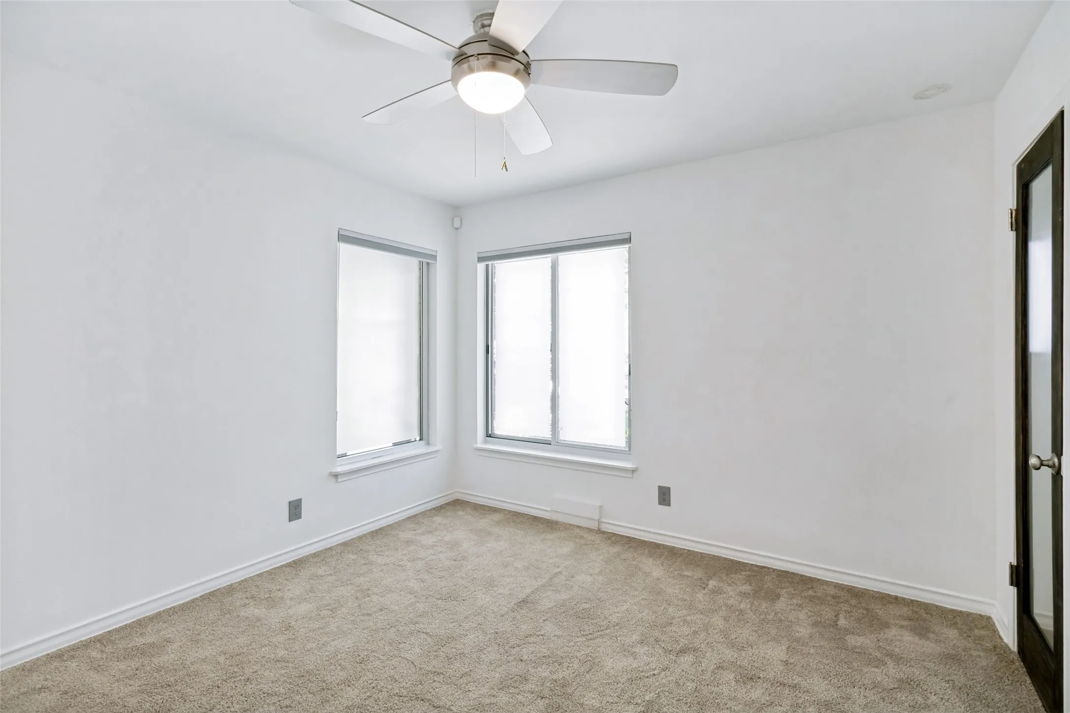 Single Family Residence For Rent in Dallas County , 6406 Chesley Lane, Dallas, Texas 75214, 3 Bedroom, 2 Bathroom, 2 Garage spaces, 1,635 Sqft, built in 1953, mls#21348821, Real Estate Agent in Dallas, Homes For Rent in Dallas county, Homes For Rent in Dallas, Realtor in Dallas Texas, Real Estate Brokerage Independent Realty Texas, Luminita Cordes Realtor