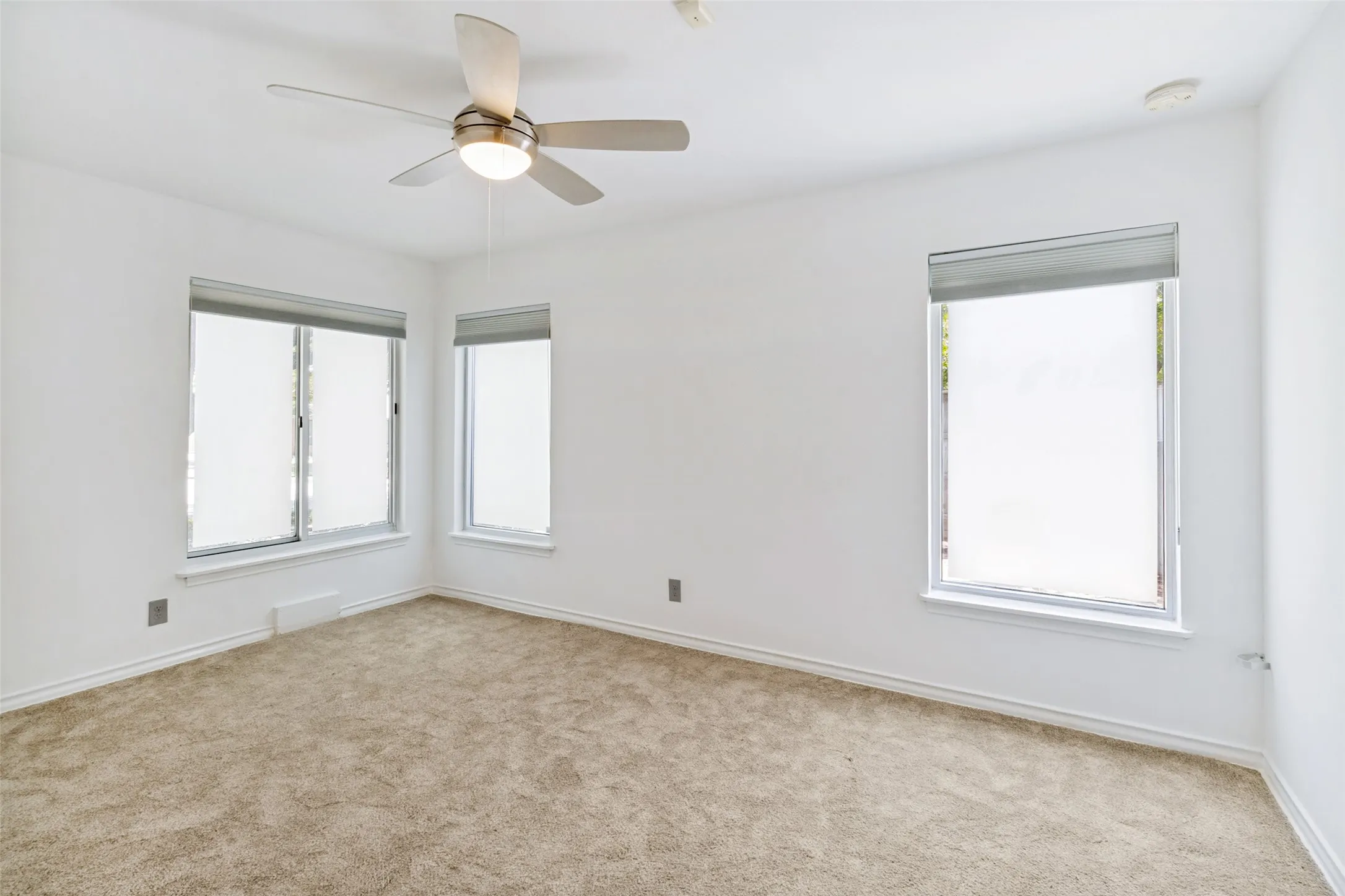Single Family Residence For Rent in Dallas County , 6406 Chesley Lane, Dallas, Texas 75214, 3 Bedroom, 2 Bathroom, 2 Garage spaces, 1,635 Sqft, built in 1953, mls#21348821, Real Estate Agent in Dallas, Homes For Rent in Dallas county, Homes For Rent in Dallas, Realtor in Dallas Texas, Real Estate Brokerage Independent Realty Texas, Luminita Cordes Realtor