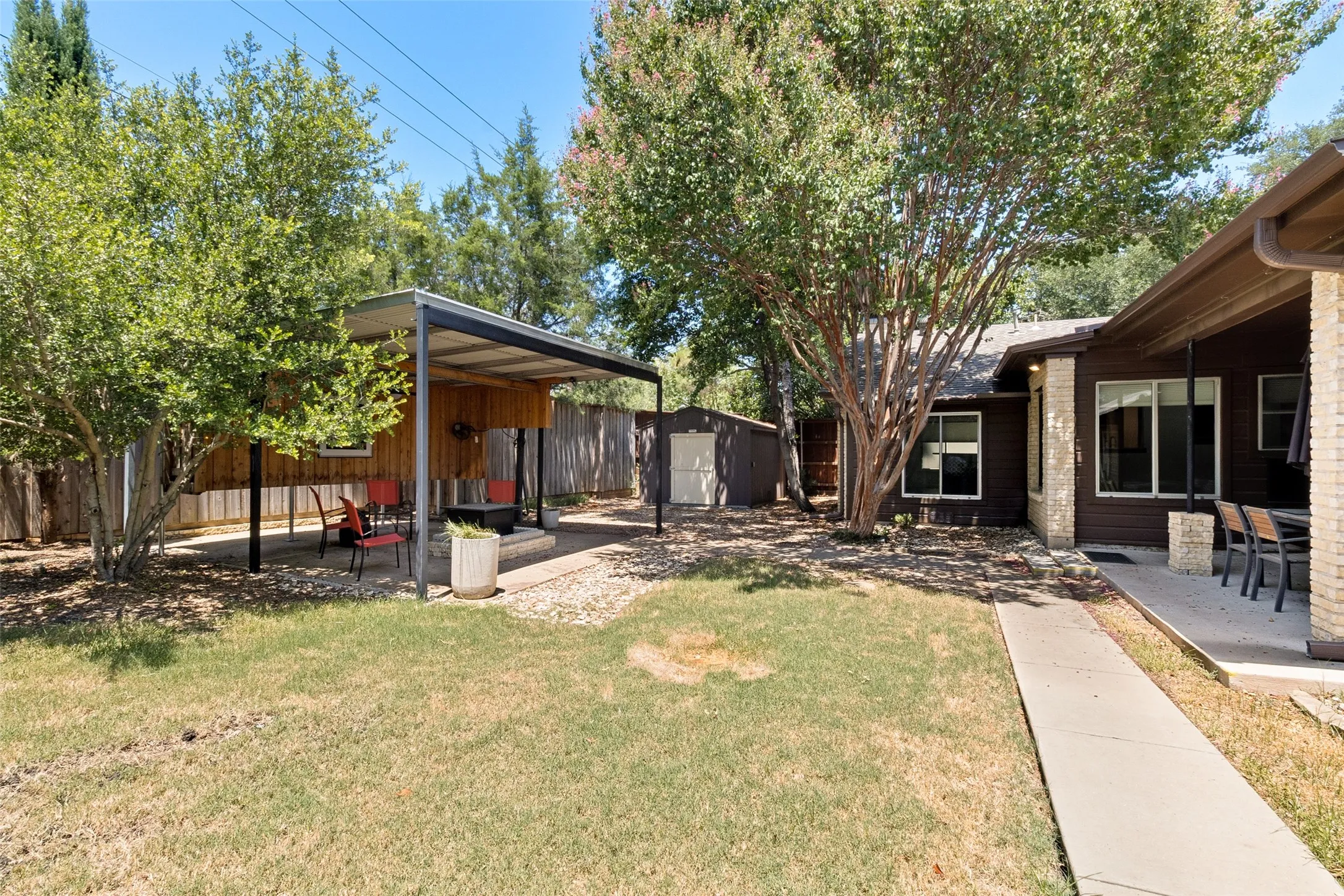 Single Family Residence For Rent in Dallas County , 6406 Chesley Lane, Dallas, Texas 75214, 3 Bedroom, 2 Bathroom, 2 Garage spaces, 1,635 Sqft, built in 1953, mls#21348821, Real Estate Agent in Dallas, Homes For Rent in Dallas county, Homes For Rent in Dallas, Realtor in Dallas Texas, Real Estate Brokerage Independent Realty Texas, Luminita Cordes Realtor
