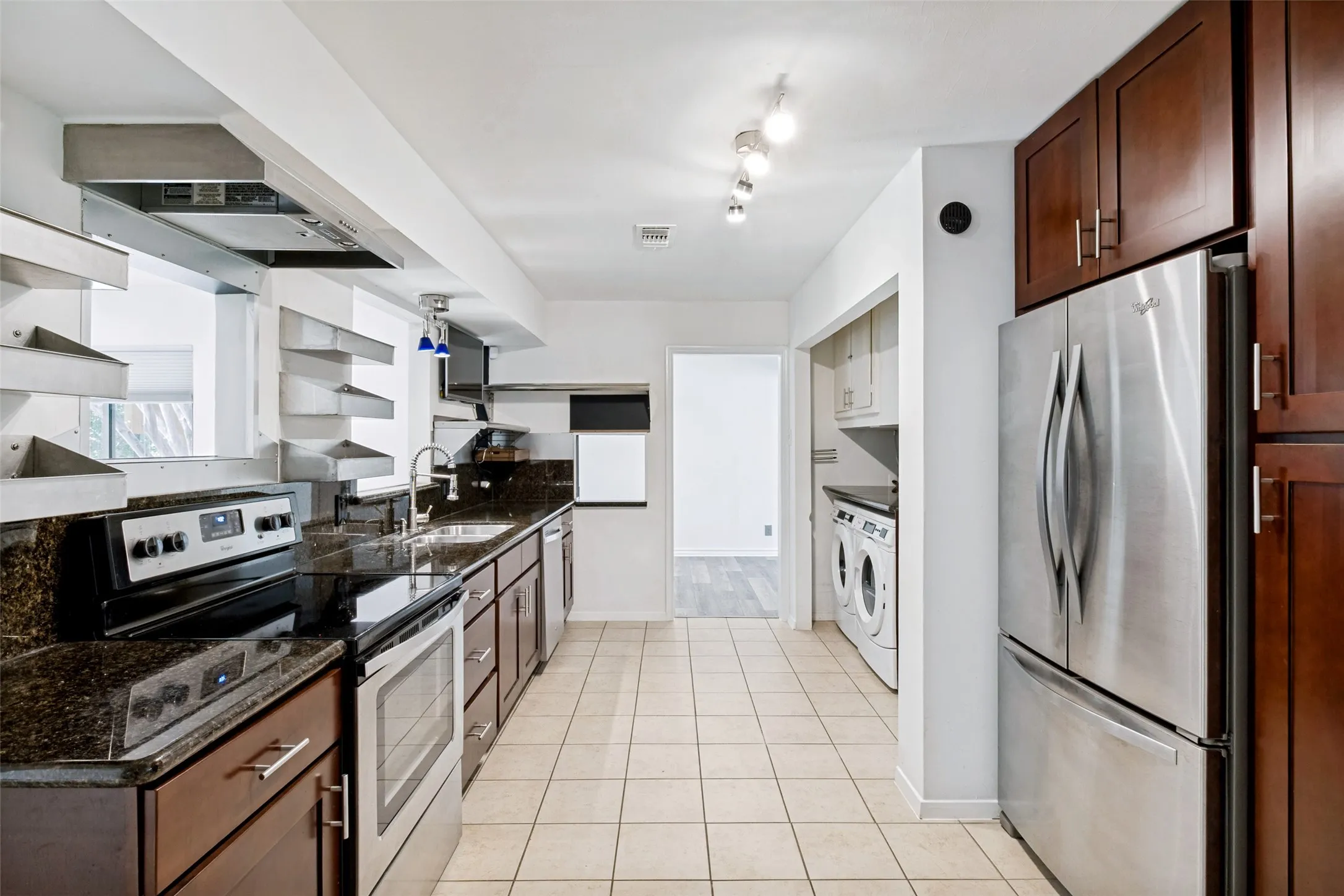Single Family Residence For Rent in Dallas County , 6406 Chesley Lane, Dallas, Texas 75214, 3 Bedroom, 2 Bathroom, 2 Garage spaces, 1,635 Sqft, built in 1953, mls#21348821, Real Estate Agent in Dallas, Homes For Rent in Dallas county, Homes For Rent in Dallas, Realtor in Dallas Texas, Real Estate Brokerage Independent Realty Texas, Luminita Cordes Realtor