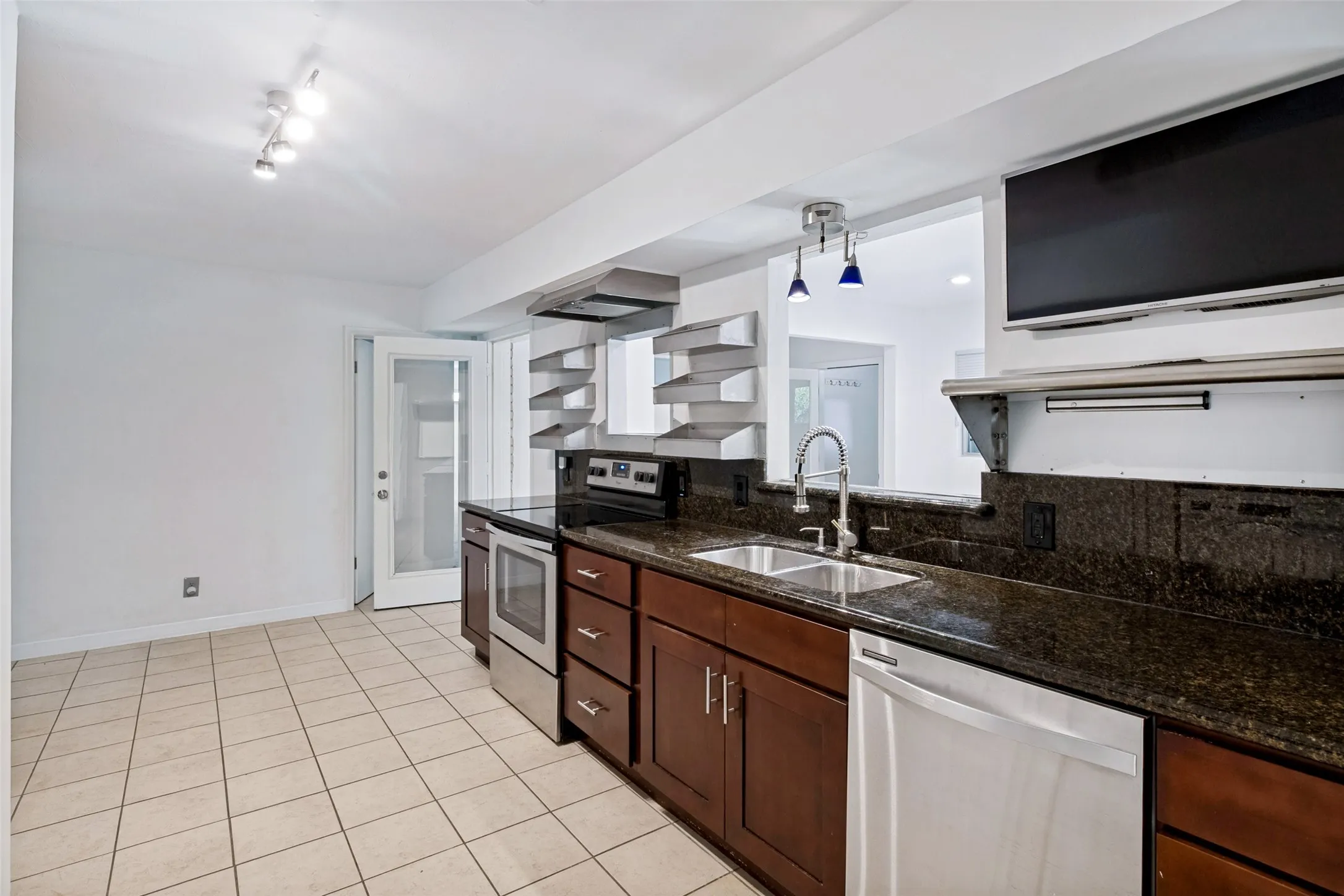 Single Family Residence For Rent in Dallas County , 6406 Chesley Lane, Dallas, Texas 75214, 3 Bedroom, 2 Bathroom, 2 Garage spaces, 1,635 Sqft, built in 1953, mls#21348821, Real Estate Agent in Dallas, Homes For Rent in Dallas county, Homes For Rent in Dallas, Realtor in Dallas Texas, Real Estate Brokerage Independent Realty Texas, Luminita Cordes Realtor