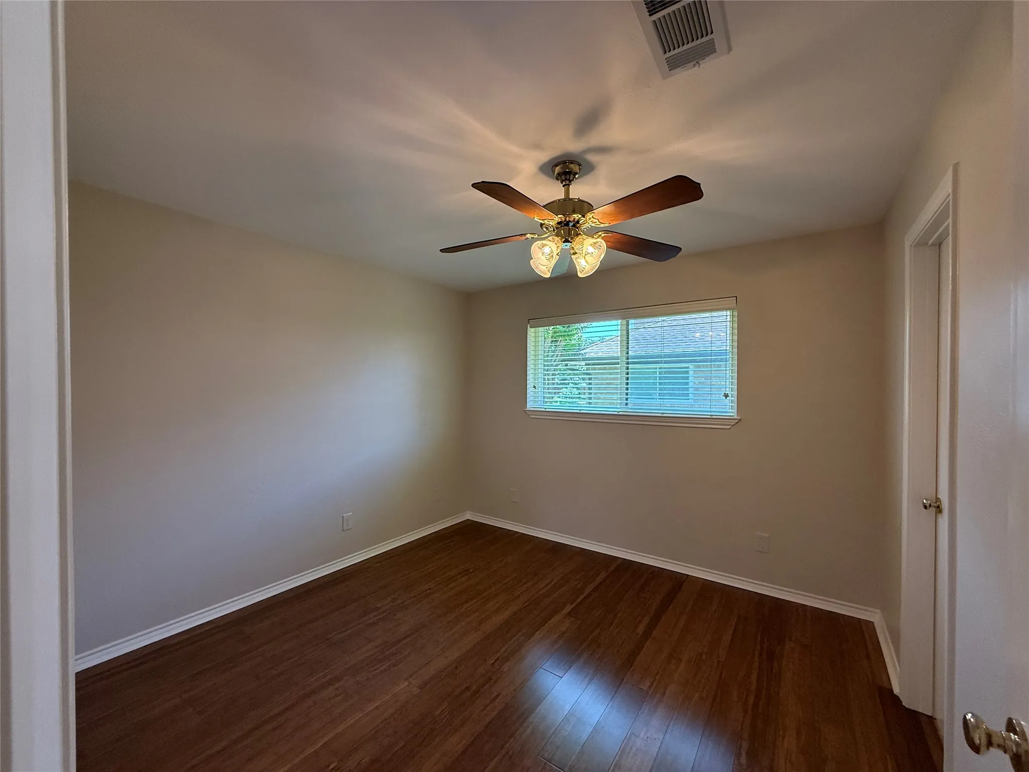 Single Family Residence For Sale in Collin County , 3205 Cross Bend Road, Plano, Texas 75023, 3 Bedroom, 3 Bathroom, 2 Garage spaces, 2,240 Sqft, built in 1978, mls#21344843, Real Estate Agent in Plano, Homes For Sale in Collin county, Homes For Sale in Plano, Realtor in Plano Texas, Real Estate Brokerage Independent Realty Texas, Luminita Cordes Realtor