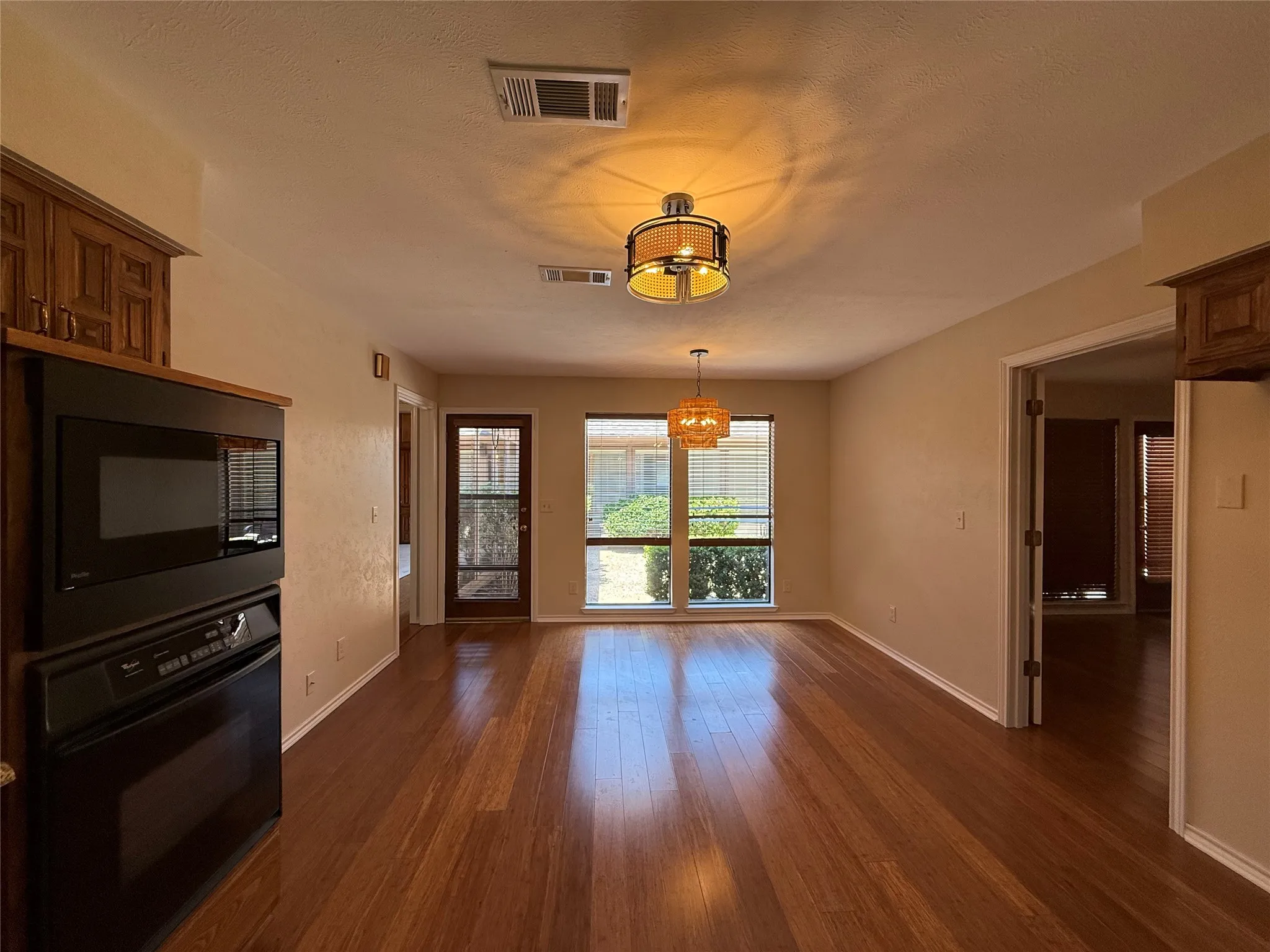 Single Family Residence For Sale in Collin County , 3205 Cross Bend Road, Plano, Texas 75023, 3 Bedroom, 3 Bathroom, 2 Garage spaces, 2,240 Sqft, built in 1978, mls#21344843, Real Estate Agent in Plano, Homes For Sale in Collin county, Homes For Sale in Plano, Realtor in Plano Texas, Real Estate Brokerage Independent Realty Texas, Luminita Cordes Realtor