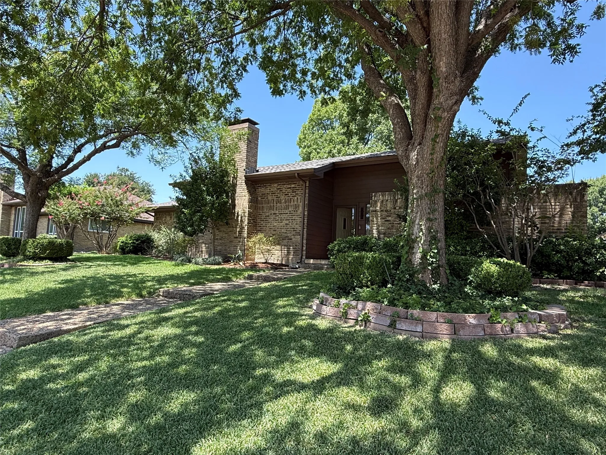 Single Family Residence For Sale in Collin County , 3205 Cross Bend Road, Plano, Texas 75023, 3 Bedroom, 3 Bathroom, 2 Garage spaces, 2,240 Sqft, built in 1978, mls#21344843, Real Estate Agent in Plano, Homes For Sale in Collin county, Homes For Sale in Plano, Realtor in Plano Texas, Real Estate Brokerage Independent Realty Texas, Luminita Cordes Realtor