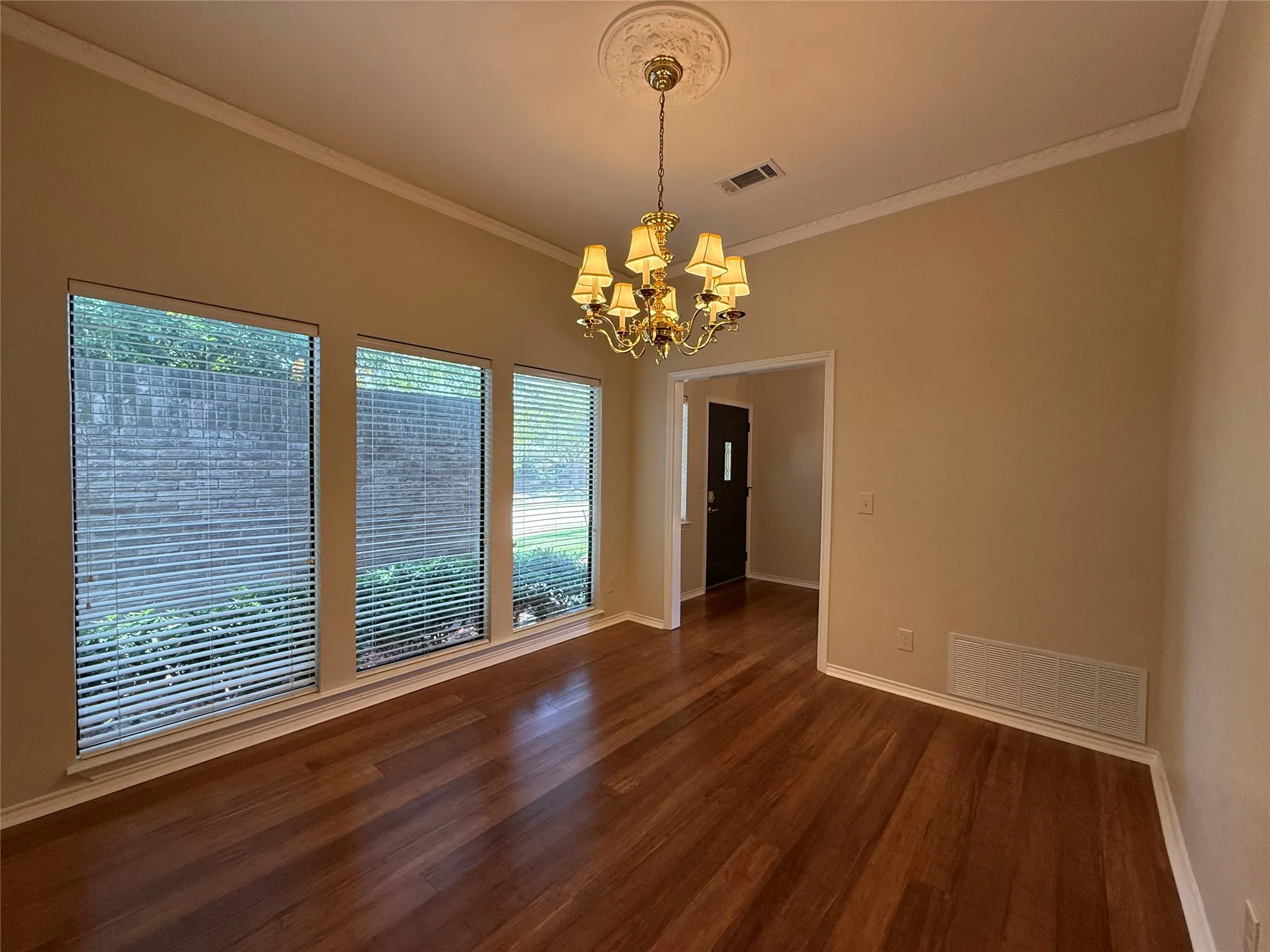 Single Family Residence For Sale in Collin County , 3205 Cross Bend Road, Plano, Texas 75023, 3 Bedroom, 3 Bathroom, 2 Garage spaces, 2,240 Sqft, built in 1978, mls#21344843, Real Estate Agent in Plano, Homes For Sale in Collin county, Homes For Sale in Plano, Realtor in Plano Texas, Real Estate Brokerage Independent Realty Texas, Luminita Cordes Realtor