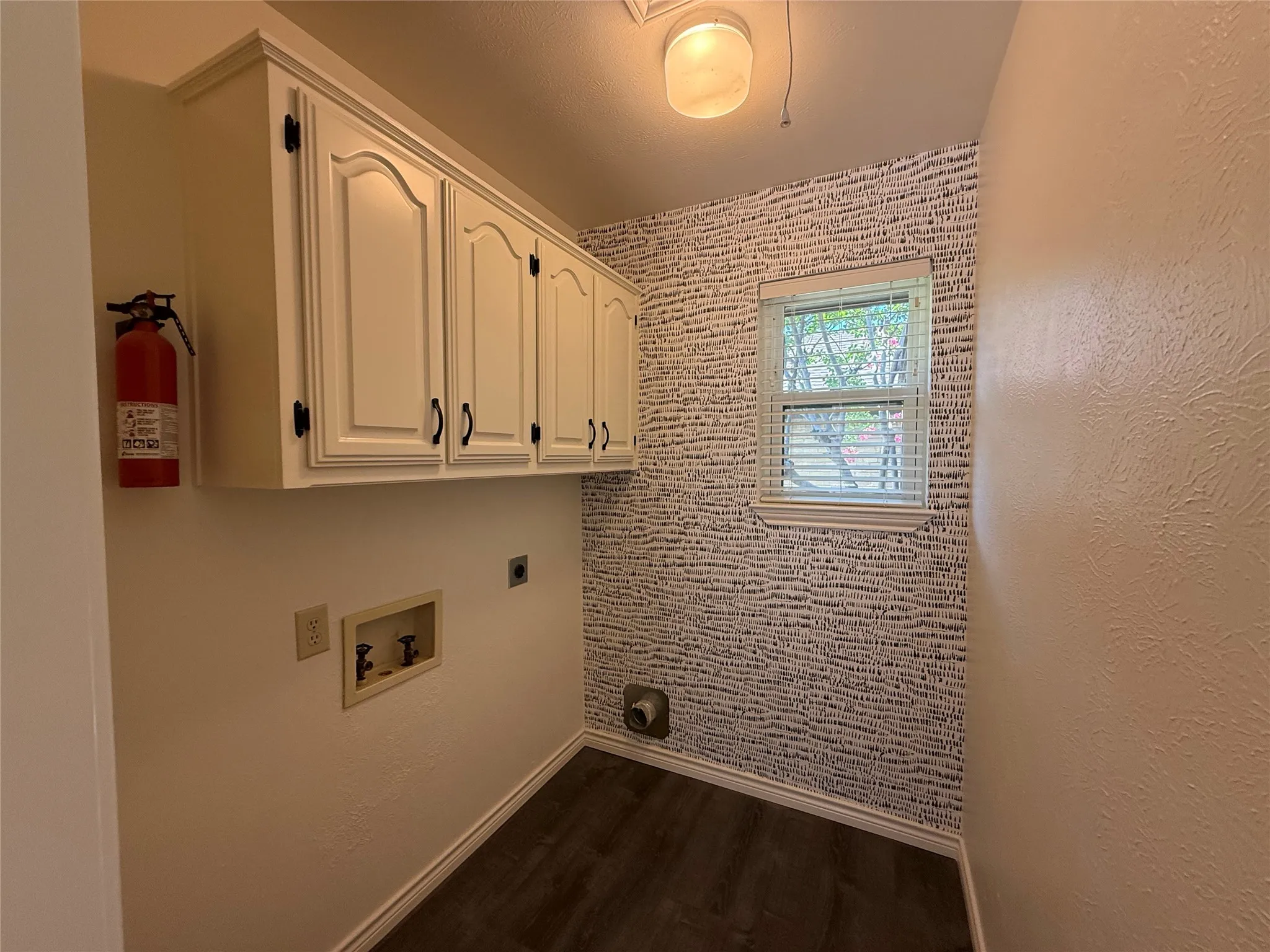 Single Family Residence For Sale in Collin County , 3205 Cross Bend Road, Plano, Texas 75023, 3 Bedroom, 3 Bathroom, 2 Garage spaces, 2,240 Sqft, built in 1978, mls#21344843, Real Estate Agent in Plano, Homes For Sale in Collin county, Homes For Sale in Plano, Realtor in Plano Texas, Real Estate Brokerage Independent Realty Texas, Luminita Cordes Realtor