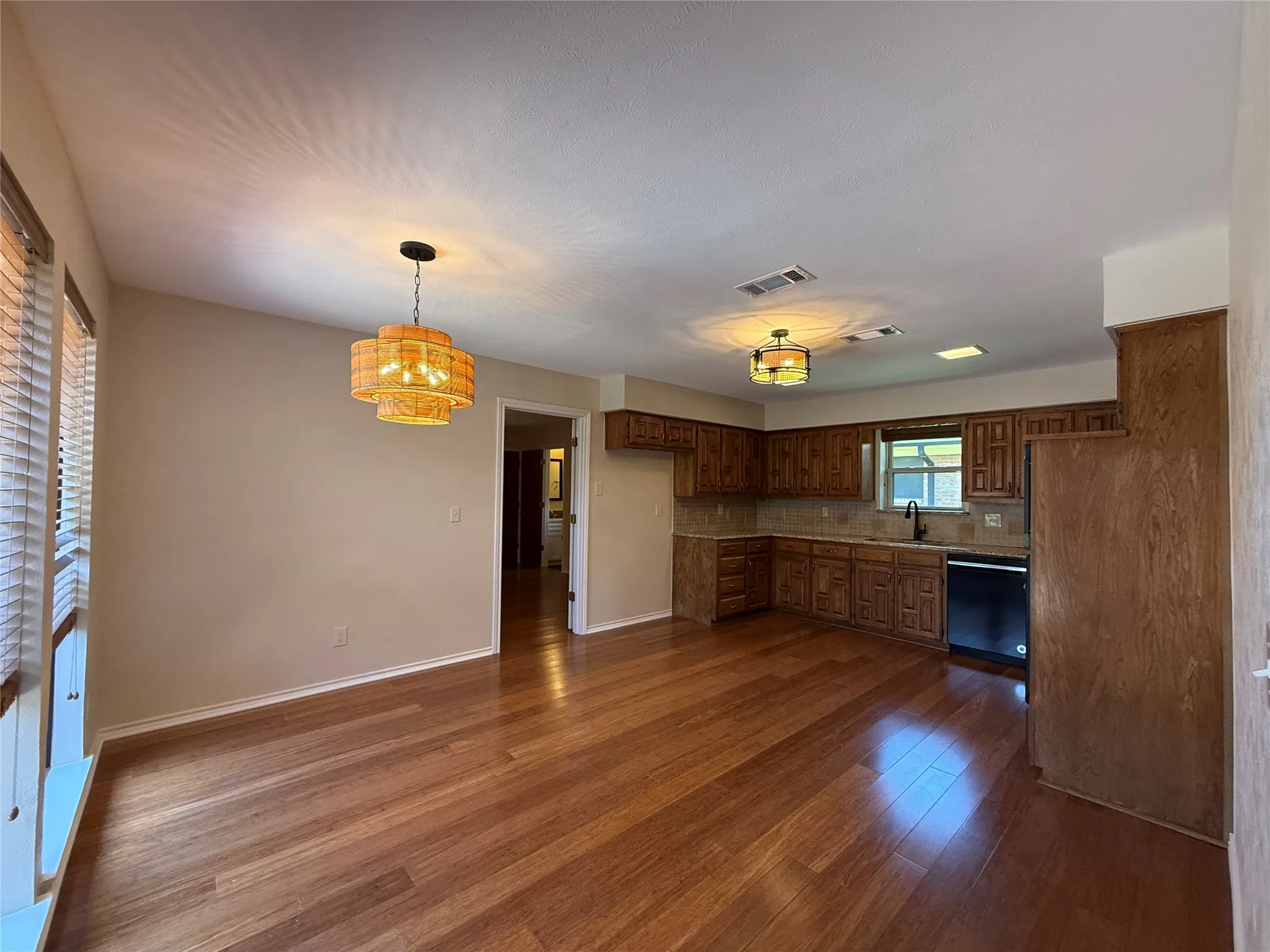 Single Family Residence For Sale in Collin County , 3205 Cross Bend Road, Plano, Texas 75023, 3 Bedroom, 3 Bathroom, 2 Garage spaces, 2,240 Sqft, built in 1978, mls#21344843, Real Estate Agent in Plano, Homes For Sale in Collin county, Homes For Sale in Plano, Realtor in Plano Texas, Real Estate Brokerage Independent Realty Texas, Luminita Cordes Realtor