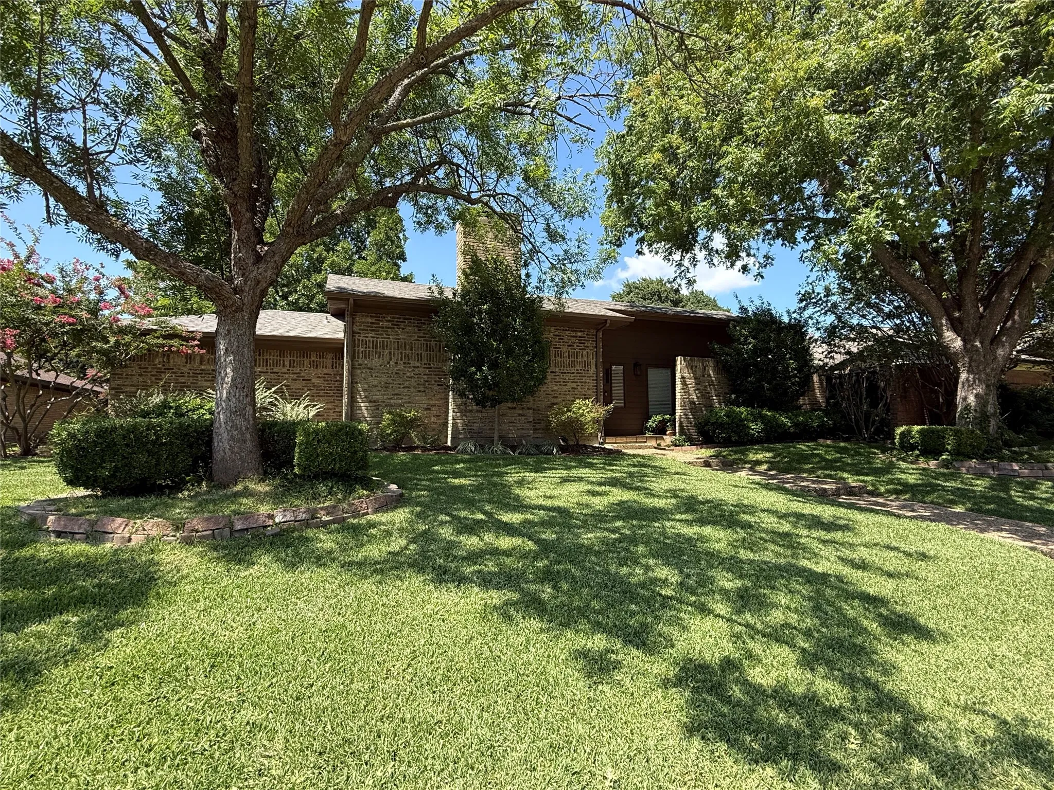 Single Family Residence For Sale in Collin County , 3205 Cross Bend Road, Plano, Texas 75023, 3 Bedroom, 3 Bathroom, 2 Garage spaces, 2,240 Sqft, built in 1978, mls#21344843, Real Estate Agent in Plano, Homes For Sale in Collin county, Homes For Sale in Plano, Realtor in Plano Texas, Real Estate Brokerage Independent Realty Texas, Luminita Cordes Realtor