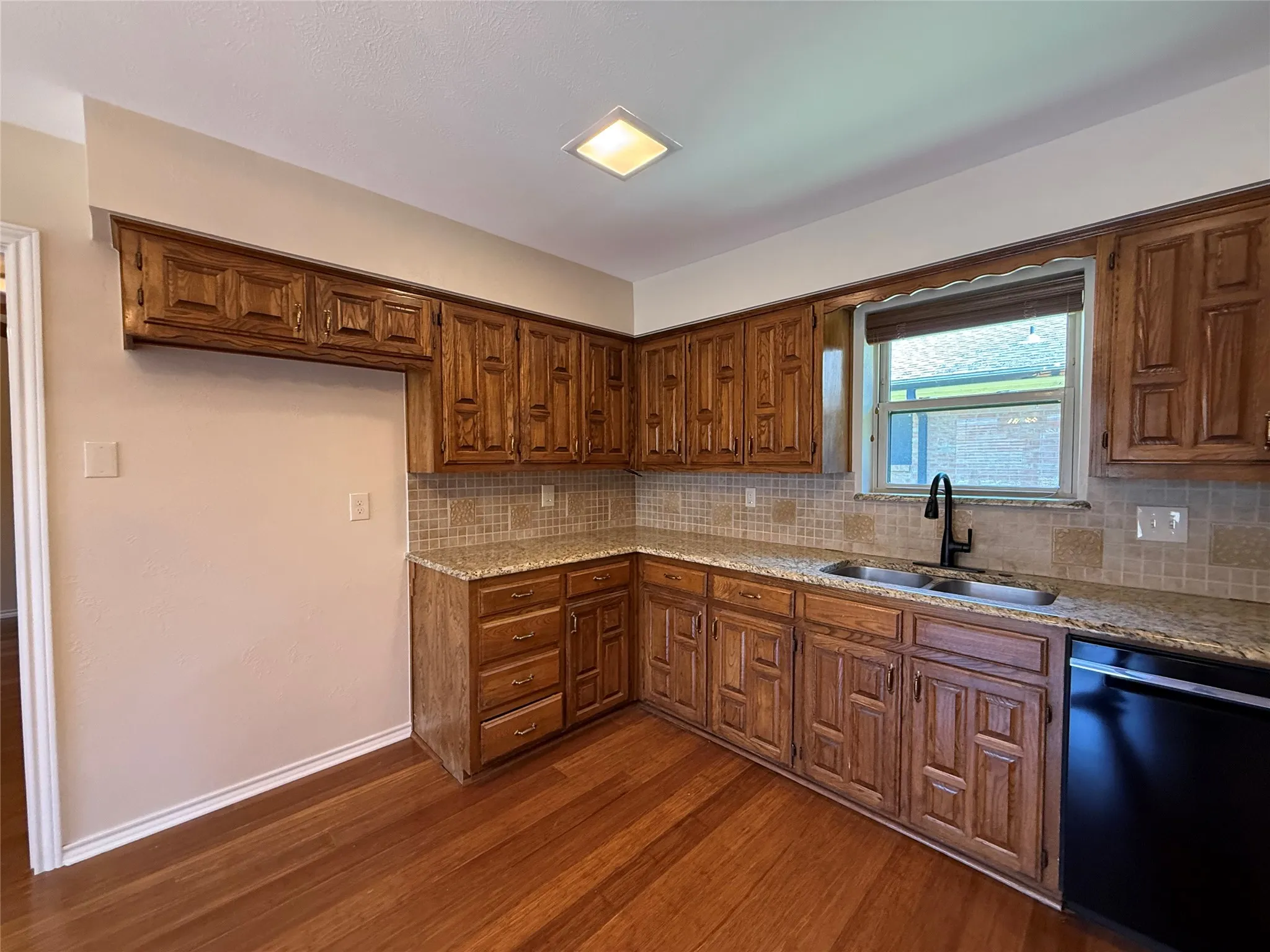 Single Family Residence For Sale in Collin County , 3205 Cross Bend Road, Plano, Texas 75023, 3 Bedroom, 3 Bathroom, 2 Garage spaces, 2,240 Sqft, built in 1978, mls#21344843, Real Estate Agent in Plano, Homes For Sale in Collin county, Homes For Sale in Plano, Realtor in Plano Texas, Real Estate Brokerage Independent Realty Texas, Luminita Cordes Realtor