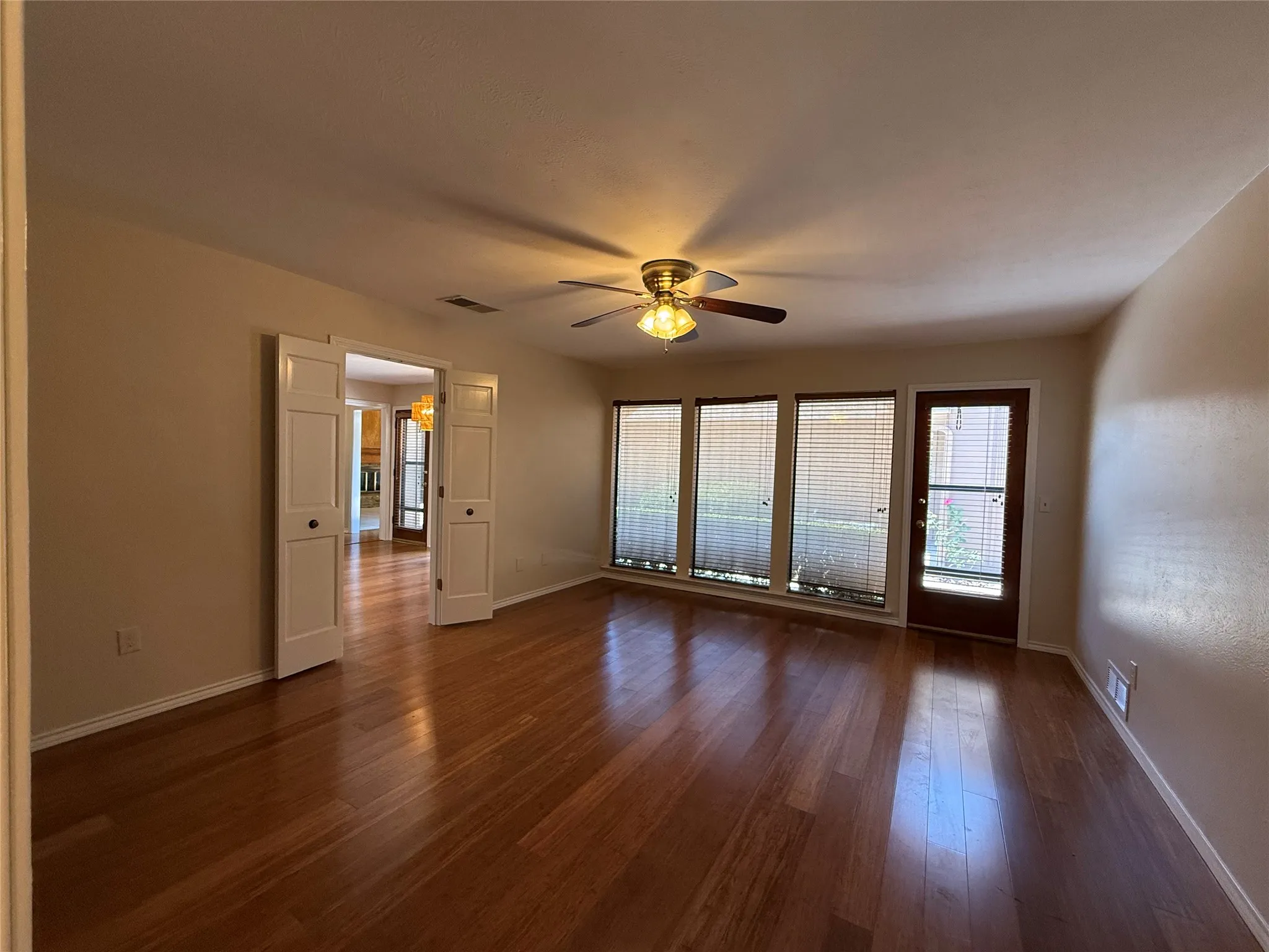 Single Family Residence For Sale in Collin County , 3205 Cross Bend Road, Plano, Texas 75023, 3 Bedroom, 3 Bathroom, 2 Garage spaces, 2,240 Sqft, built in 1978, mls#21344843, Real Estate Agent in Plano, Homes For Sale in Collin county, Homes For Sale in Plano, Realtor in Plano Texas, Real Estate Brokerage Independent Realty Texas, Luminita Cordes Realtor