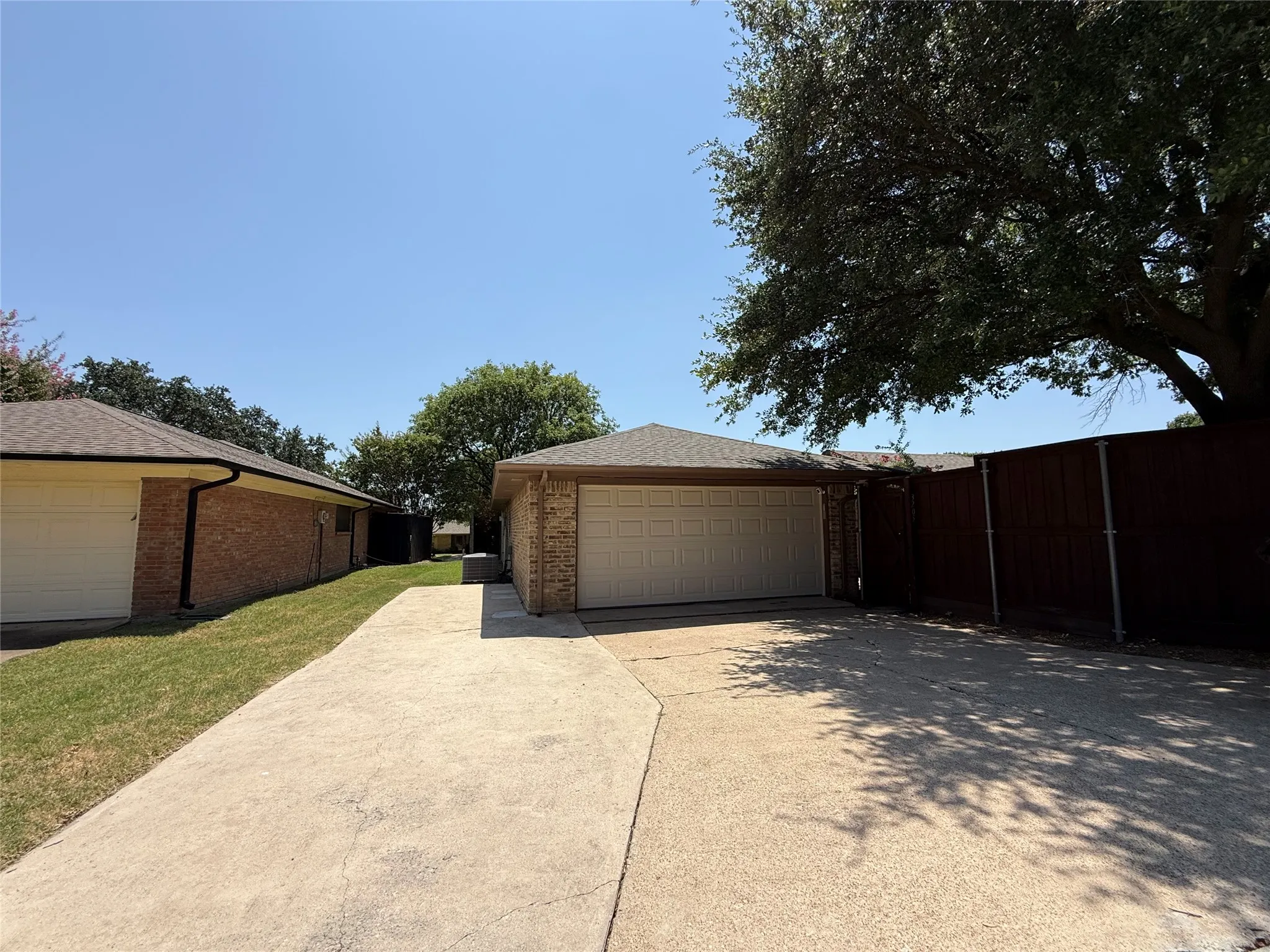 Single Family Residence For Sale in Collin County , 3205 Cross Bend Road, Plano, Texas 75023, 3 Bedroom, 3 Bathroom, 2 Garage spaces, 2,240 Sqft, built in 1978, mls#21344843, Real Estate Agent in Plano, Homes For Sale in Collin county, Homes For Sale in Plano, Realtor in Plano Texas, Real Estate Brokerage Independent Realty Texas, Luminita Cordes Realtor