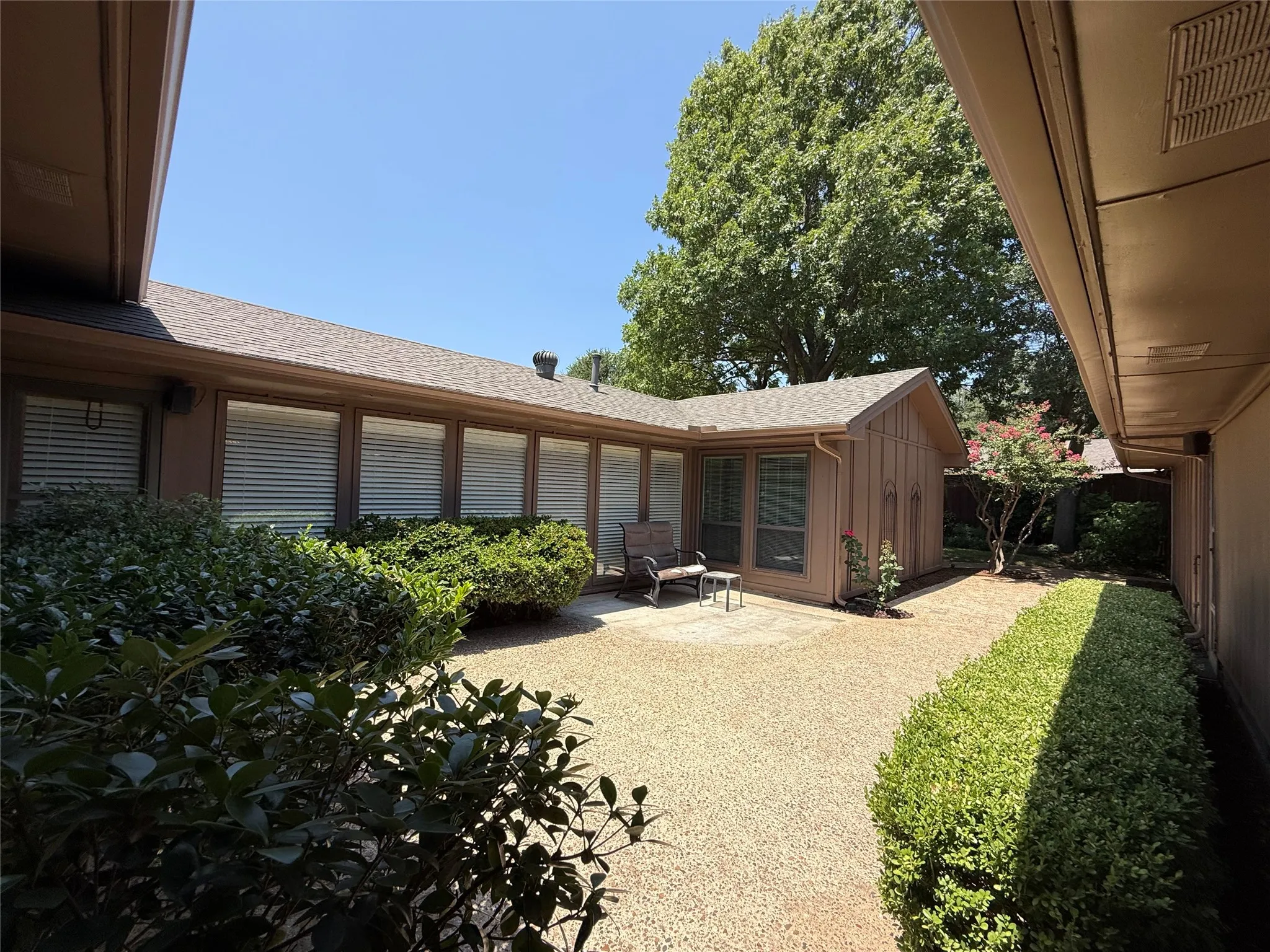 Single Family Residence For Sale in Collin County , 3205 Cross Bend Road, Plano, Texas 75023, 3 Bedroom, 3 Bathroom, 2 Garage spaces, 2,240 Sqft, built in 1978, mls#21344843, Real Estate Agent in Plano, Homes For Sale in Collin county, Homes For Sale in Plano, Realtor in Plano Texas, Real Estate Brokerage Independent Realty Texas, Luminita Cordes Realtor