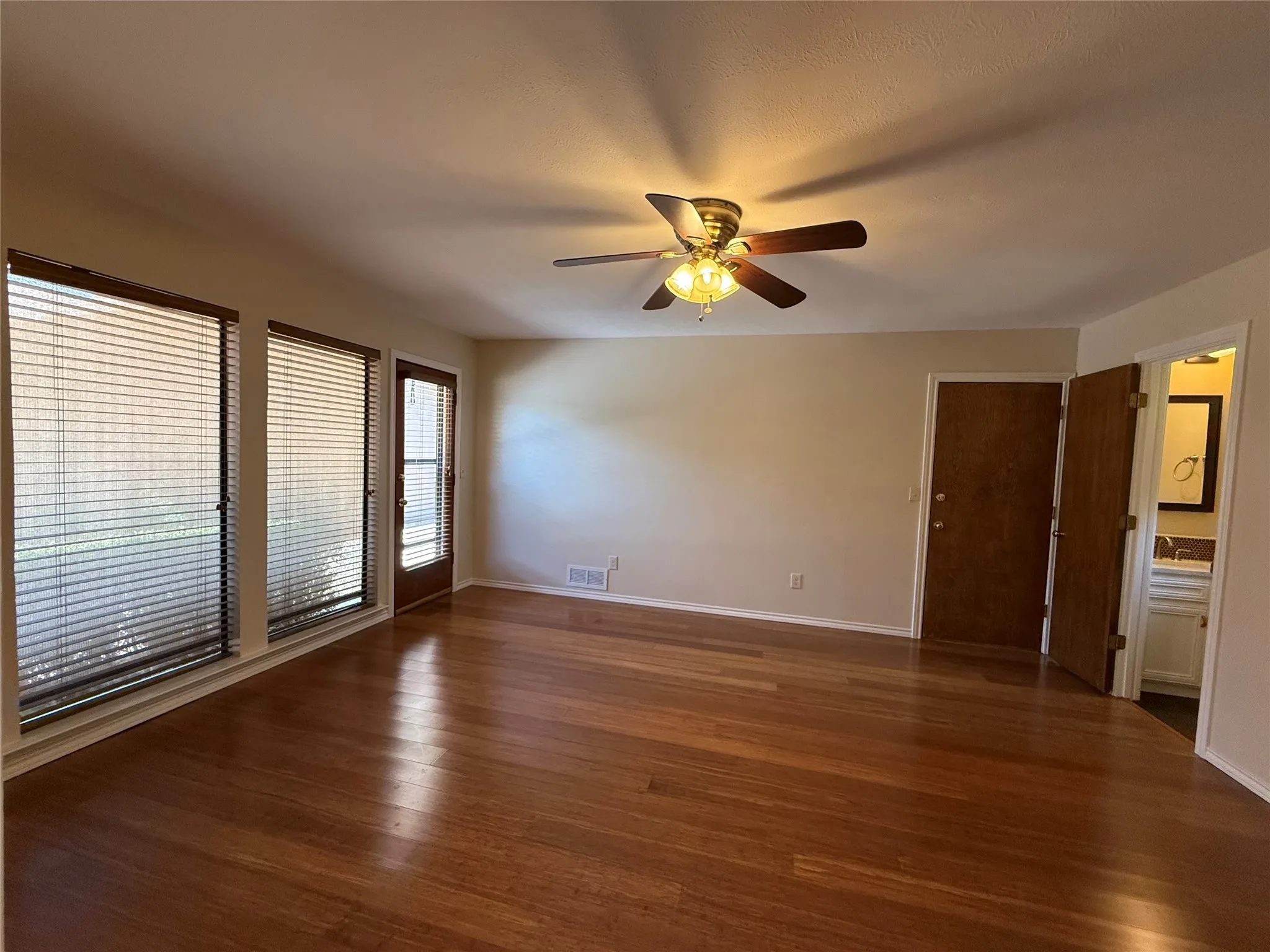 Single Family Residence For Sale in Collin County , 3205 Cross Bend Road, Plano, Texas 75023, 3 Bedroom, 3 Bathroom, 2 Garage spaces, 2,240 Sqft, built in 1978, mls#21344843, Real Estate Agent in Plano, Homes For Sale in Collin county, Homes For Sale in Plano, Realtor in Plano Texas, Real Estate Brokerage Independent Realty Texas, Luminita Cordes Realtor