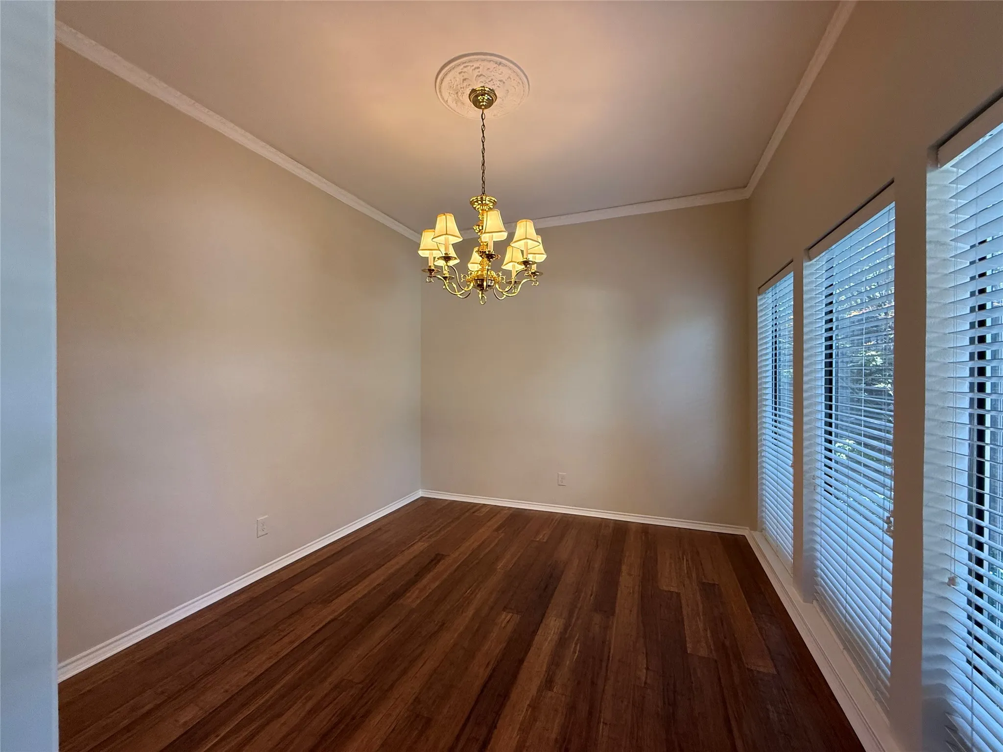 Single Family Residence For Sale in Collin County , 3205 Cross Bend Road, Plano, Texas 75023, 3 Bedroom, 3 Bathroom, 2 Garage spaces, 2,240 Sqft, built in 1978, mls#21344843, Real Estate Agent in Plano, Homes For Sale in Collin county, Homes For Sale in Plano, Realtor in Plano Texas, Real Estate Brokerage Independent Realty Texas, Luminita Cordes Realtor