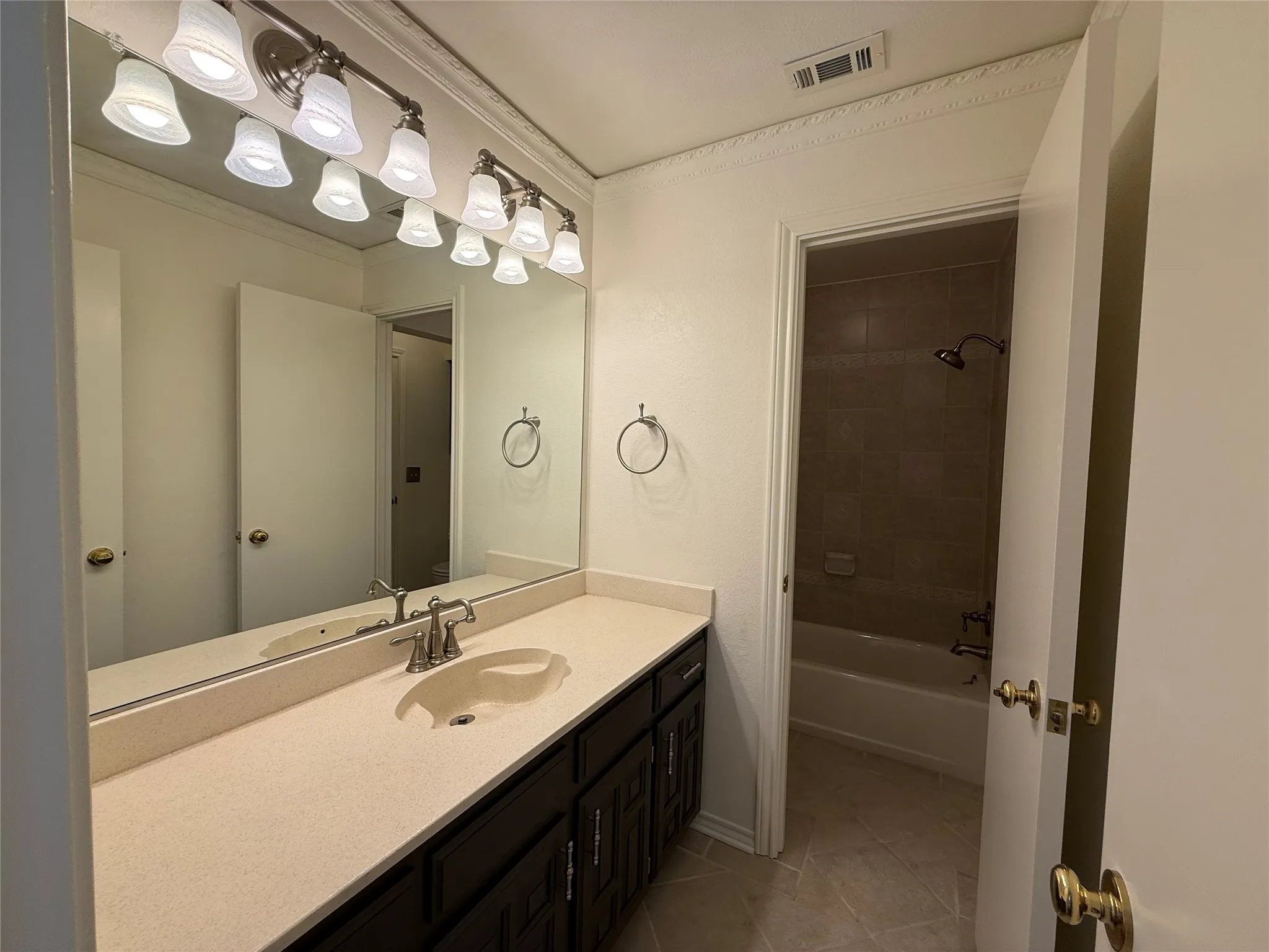Single Family Residence For Sale in Collin County , 3205 Cross Bend Road, Plano, Texas 75023, 3 Bedroom, 3 Bathroom, 2 Garage spaces, 2,240 Sqft, built in 1978, mls#21344843, Real Estate Agent in Plano, Homes For Sale in Collin county, Homes For Sale in Plano, Realtor in Plano Texas, Real Estate Brokerage Independent Realty Texas, Luminita Cordes Realtor