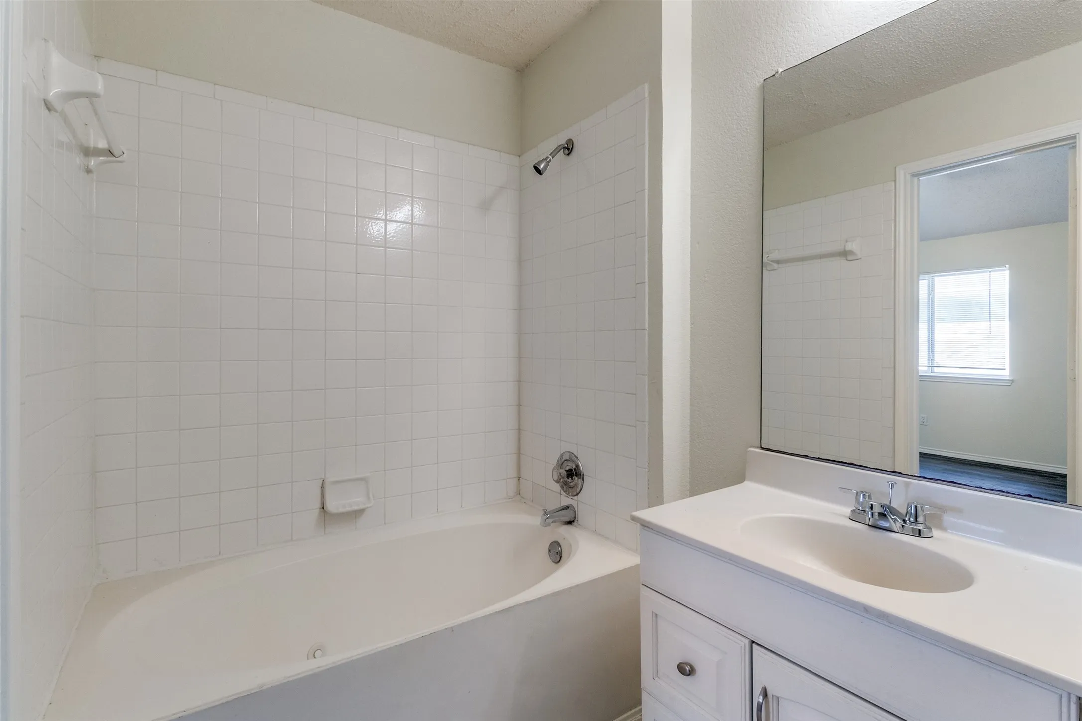 Single Family Residence For Sale in Dallas County , 718 Indianpaint Drive, Mesquite, Texas 75149, 3 Bedroom, 2 Bathroom, 2 Garage spaces, 1,341 Sqft, built in 1995, mls#21348921, Real Estate Agent in Mesquite, Homes For Sale in Dallas county, Homes For Sale in Mesquite, Realtor in Mesquite Texas, Real Estate Brokerage Independent Realty Texas, Luminita Cordes Realtor