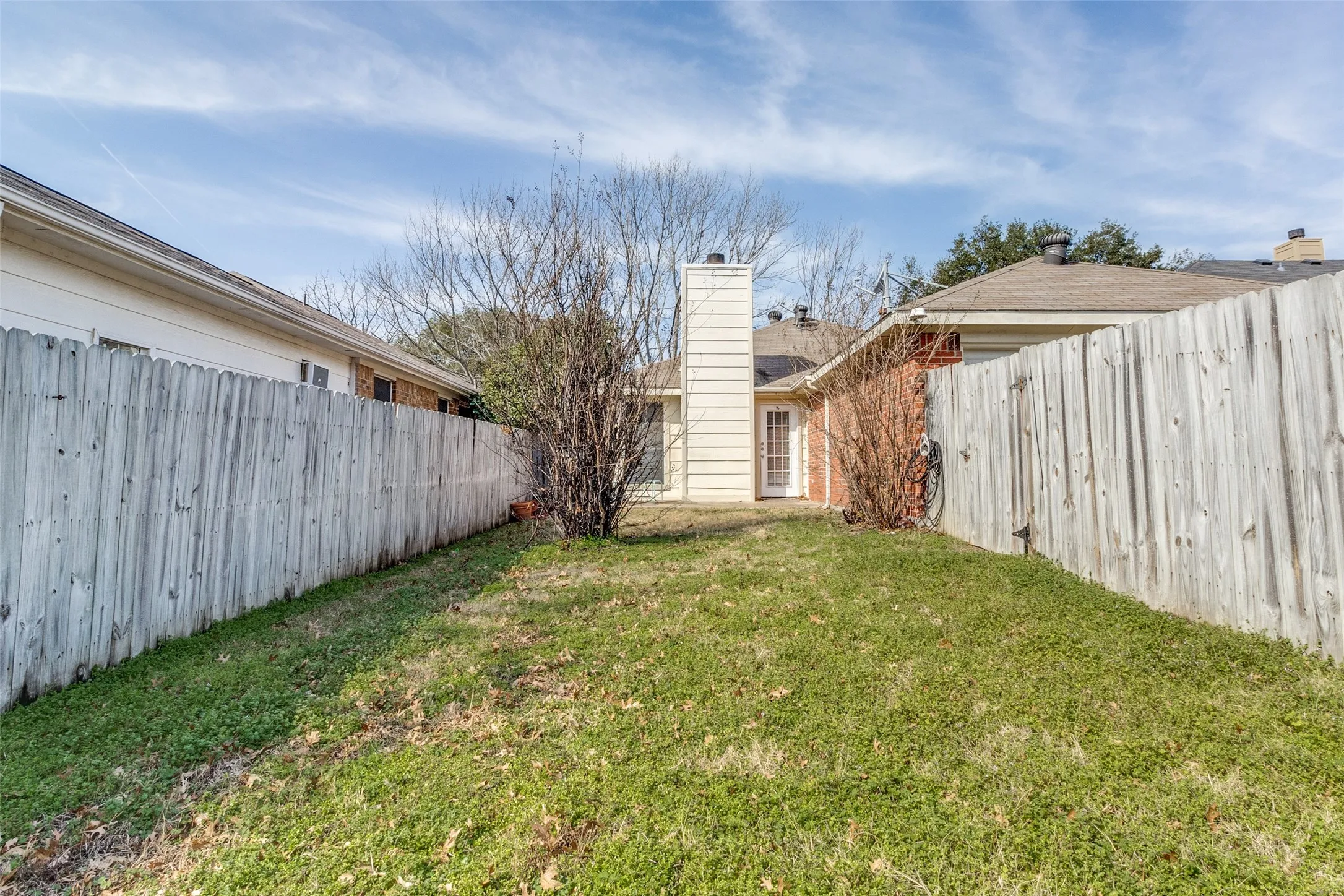 Single Family Residence For Sale in Dallas County , 718 Indianpaint Drive, Mesquite, Texas 75149, 3 Bedroom, 2 Bathroom, 2 Garage spaces, 1,341 Sqft, built in 1995, mls#21348921, Real Estate Agent in Mesquite, Homes For Sale in Dallas county, Homes For Sale in Mesquite, Realtor in Mesquite Texas, Real Estate Brokerage Independent Realty Texas, Luminita Cordes Realtor