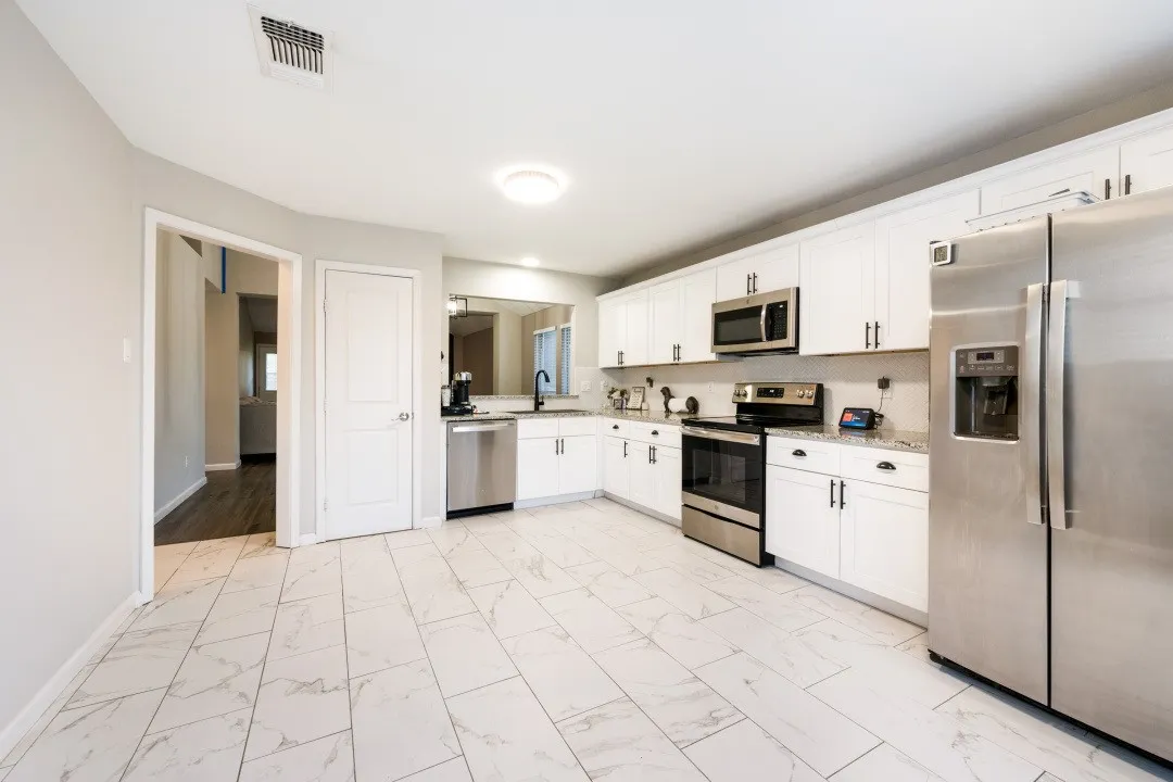 Single Family Residence For Sale in Tarrant County , 1520 Creekstone Court, Fort Worth, Texas 76112, 3 Bedroom, 2 Bathroom, 2 Garage spaces, 1,609 Sqft, built in 2001, mls#21347095, Real Estate Agent in Fort Worth, Homes For Sale in Tarrant county, Homes For Sale in Fort Worth, Realtor in Fort Worth Texas, Real Estate Brokerage Independent Realty Texas, Luminita Cordes Realtor