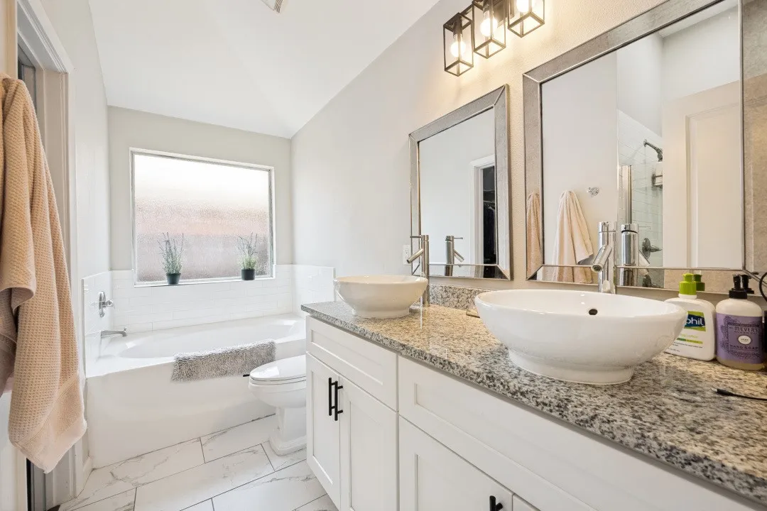 Single Family Residence For Sale in Tarrant County , 1520 Creekstone Court, Fort Worth, Texas 76112, 3 Bedroom, 2 Bathroom, 2 Garage spaces, 1,609 Sqft, built in 2001, mls#21347095, Real Estate Agent in Fort Worth, Homes For Sale in Tarrant county, Homes For Sale in Fort Worth, Realtor in Fort Worth Texas, Real Estate Brokerage Independent Realty Texas, Luminita Cordes Realtor