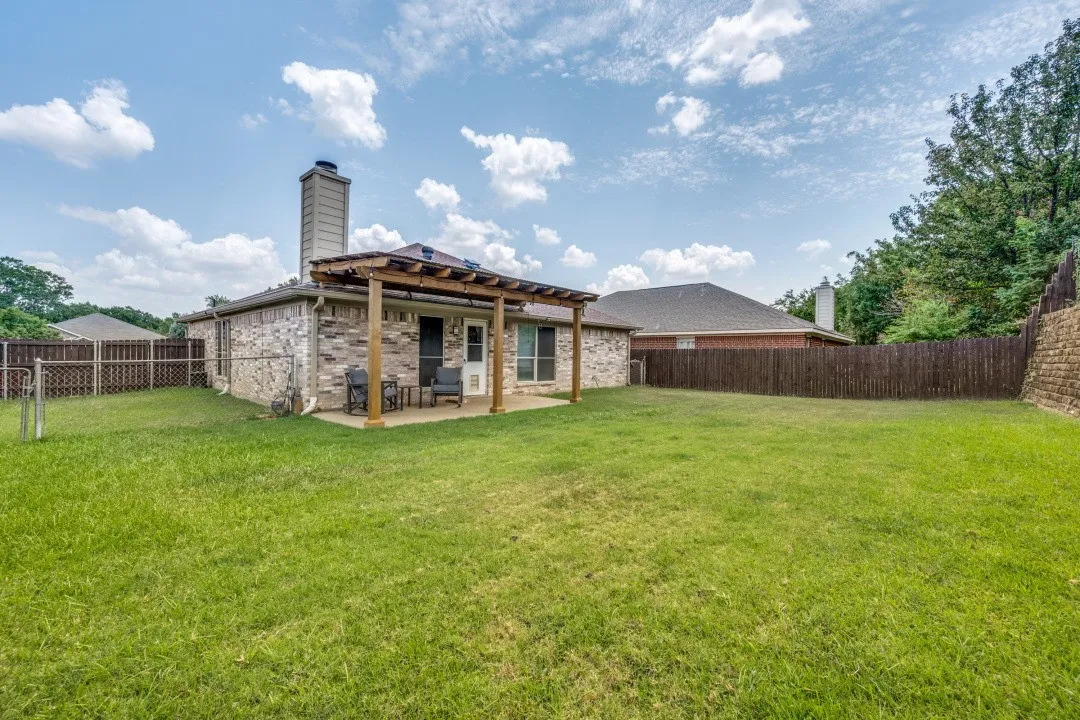 Single Family Residence For Sale in Tarrant County , 1520 Creekstone Court, Fort Worth, Texas 76112, 3 Bedroom, 2 Bathroom, 2 Garage spaces, 1,609 Sqft, built in 2001, mls#21347095, Real Estate Agent in Fort Worth, Homes For Sale in Tarrant county, Homes For Sale in Fort Worth, Realtor in Fort Worth Texas, Real Estate Brokerage Independent Realty Texas, Luminita Cordes Realtor