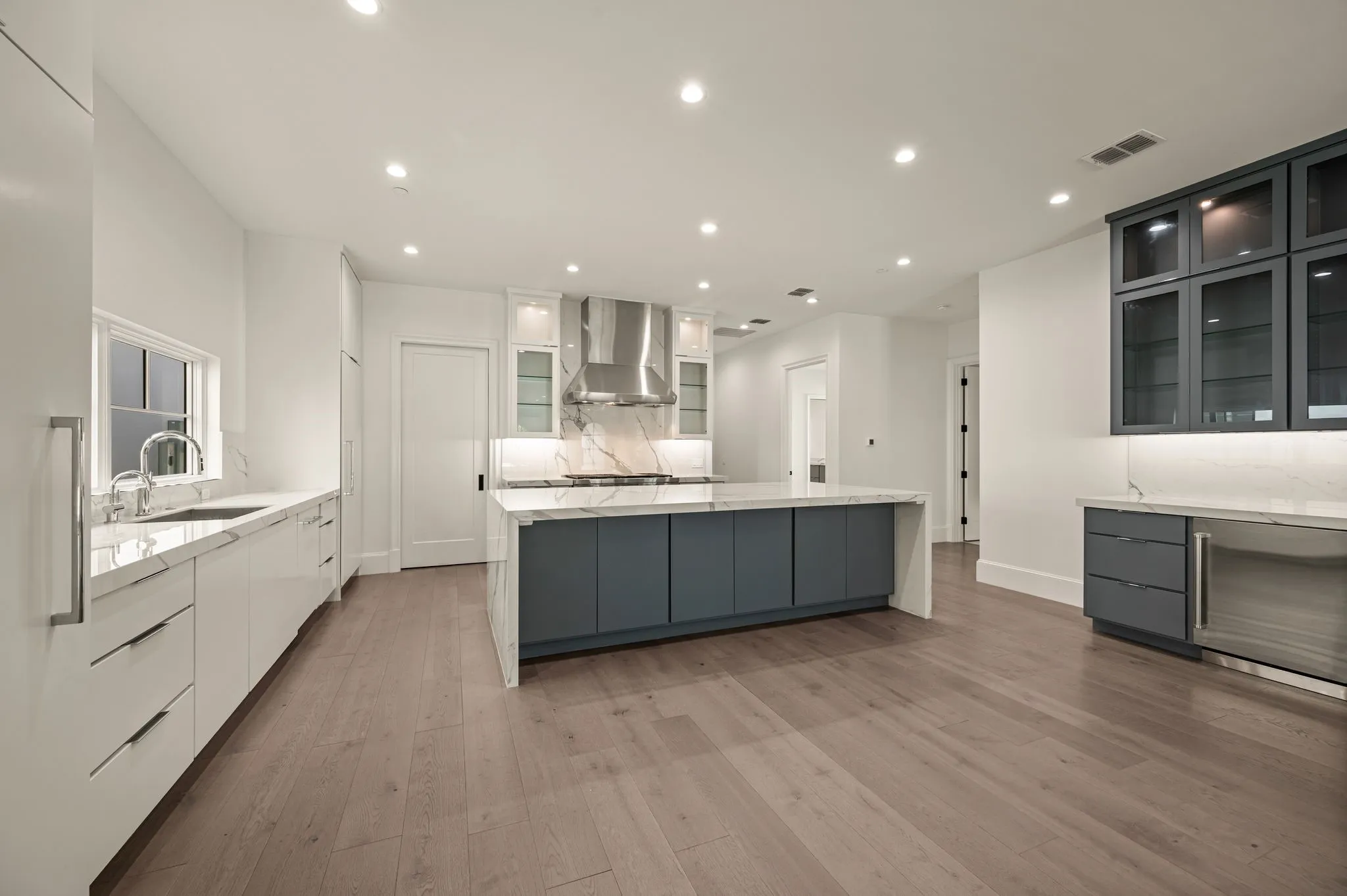 Condominium For Rent in Denton County , 2850 Lakeside Parkway 110, Flower Mound, Texas 75022, 4 Bedroom, 6 Bathroom, 2 Garage spaces, 3,631 Sqft, built in 2023, mls#21348952, Real Estate Agent in Flower Mound, Homes For Rent in Denton county, Homes For Rent in Flower Mound, Realtor in Flower Mound Texas, Real Estate Brokerage Independent Realty Texas, Luminita Cordes Realtor