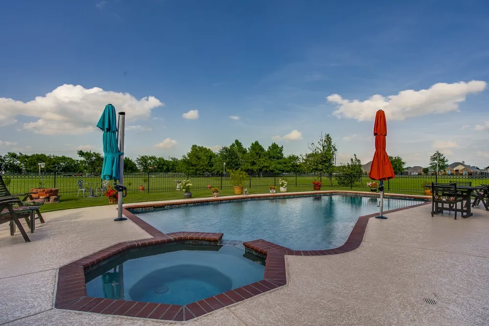 Salt Water pool-spa