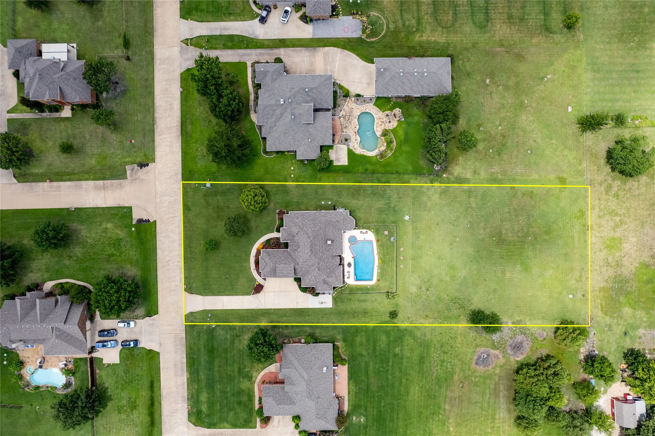 Single Family Residence For Sale in Kaufman County , 10044 Dennehy Drive, Talty, Texas 75126, 4 Bedroom, 3 Bathroom, 3 Garage spaces, 2,985 Sqft, built in 2005, mls#21346873, Real Estate Agent in Talty, Homes For Sale in Kaufman county, Homes For Sale in Talty, Realtor in Talty Texas, Real Estate Brokerage Independent Realty Texas, Luminita Cordes Realtor