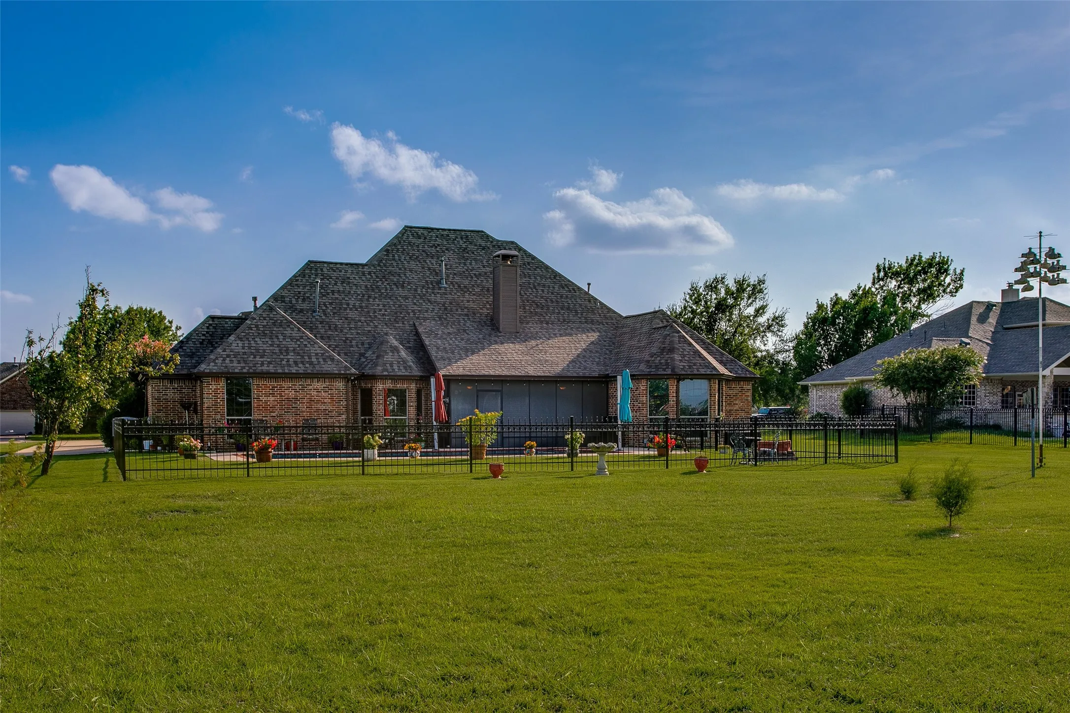 Single Family Residence For Sale in Kaufman County , 10044 Dennehy Drive, Talty, Texas 75126, 4 Bedroom, 3 Bathroom, 3 Garage spaces, 2,985 Sqft, built in 2005, mls#21346873, Real Estate Agent in Talty, Homes For Sale in Kaufman county, Homes For Sale in Talty, Realtor in Talty Texas, Real Estate Brokerage Independent Realty Texas, Luminita Cordes Realtor