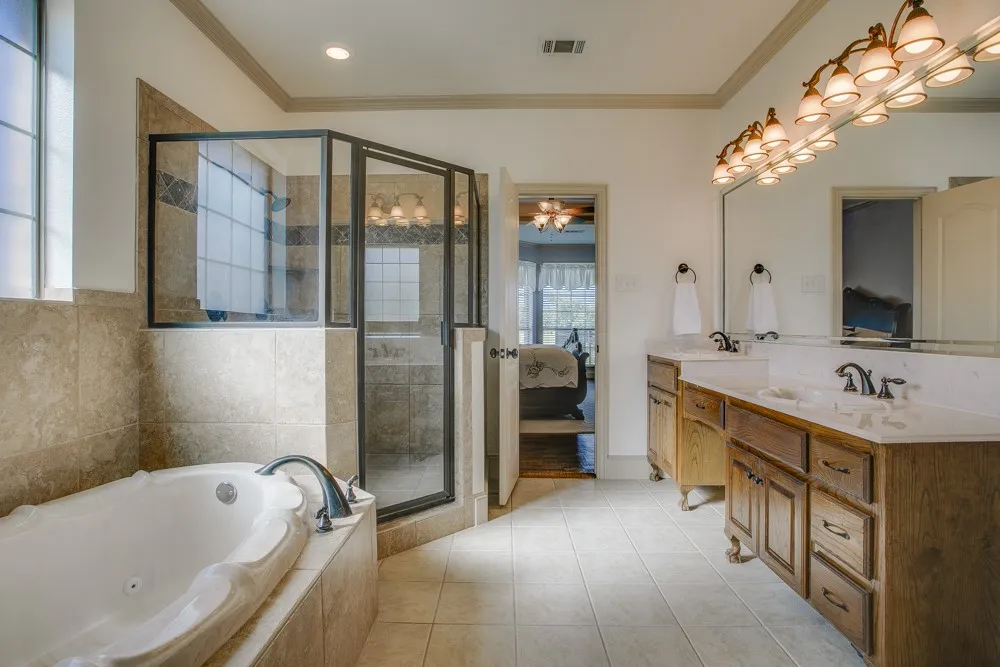 Single Family Residence For Sale in Kaufman County , 10044 Dennehy Drive, Talty, Texas 75126, 4 Bedroom, 3 Bathroom, 3 Garage spaces, 2,985 Sqft, built in 2005, mls#21346873, Real Estate Agent in Talty, Homes For Sale in Kaufman county, Homes For Sale in Talty, Realtor in Talty Texas, Real Estate Brokerage Independent Realty Texas, Luminita Cordes Realtor