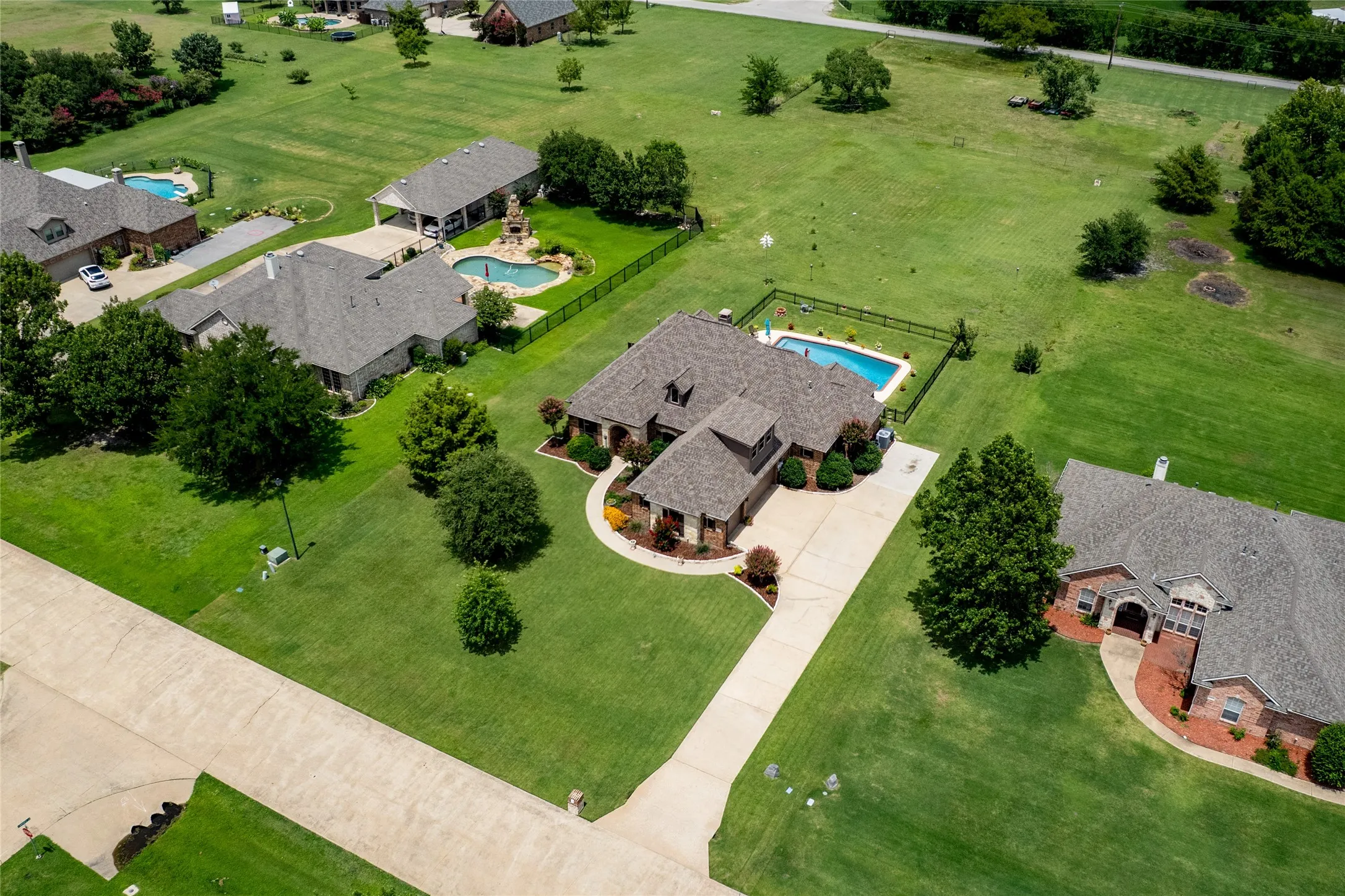 Single Family Residence For Sale in Kaufman County , 10044 Dennehy Drive, Talty, Texas 75126, 4 Bedroom, 3 Bathroom, 3 Garage spaces, 2,985 Sqft, built in 2005, mls#21346873, Real Estate Agent in Talty, Homes For Sale in Kaufman county, Homes For Sale in Talty, Realtor in Talty Texas, Real Estate Brokerage Independent Realty Texas, Luminita Cordes Realtor