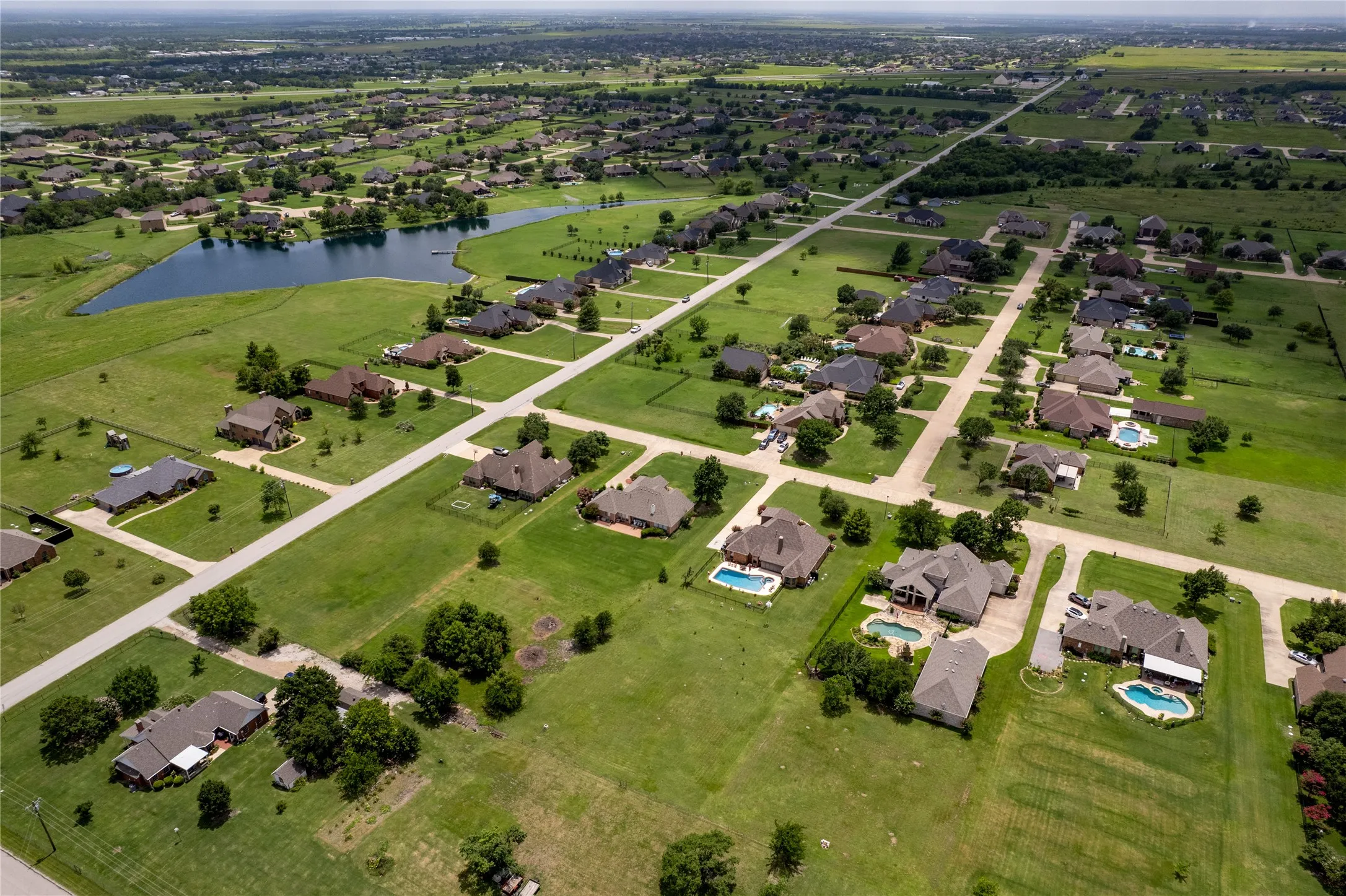 Single Family Residence For Sale in Kaufman County , 10044 Dennehy Drive, Talty, Texas 75126, 4 Bedroom, 3 Bathroom, 3 Garage spaces, 2,985 Sqft, built in 2005, mls#21346873, Real Estate Agent in Talty, Homes For Sale in Kaufman county, Homes For Sale in Talty, Realtor in Talty Texas, Real Estate Brokerage Independent Realty Texas, Luminita Cordes Realtor