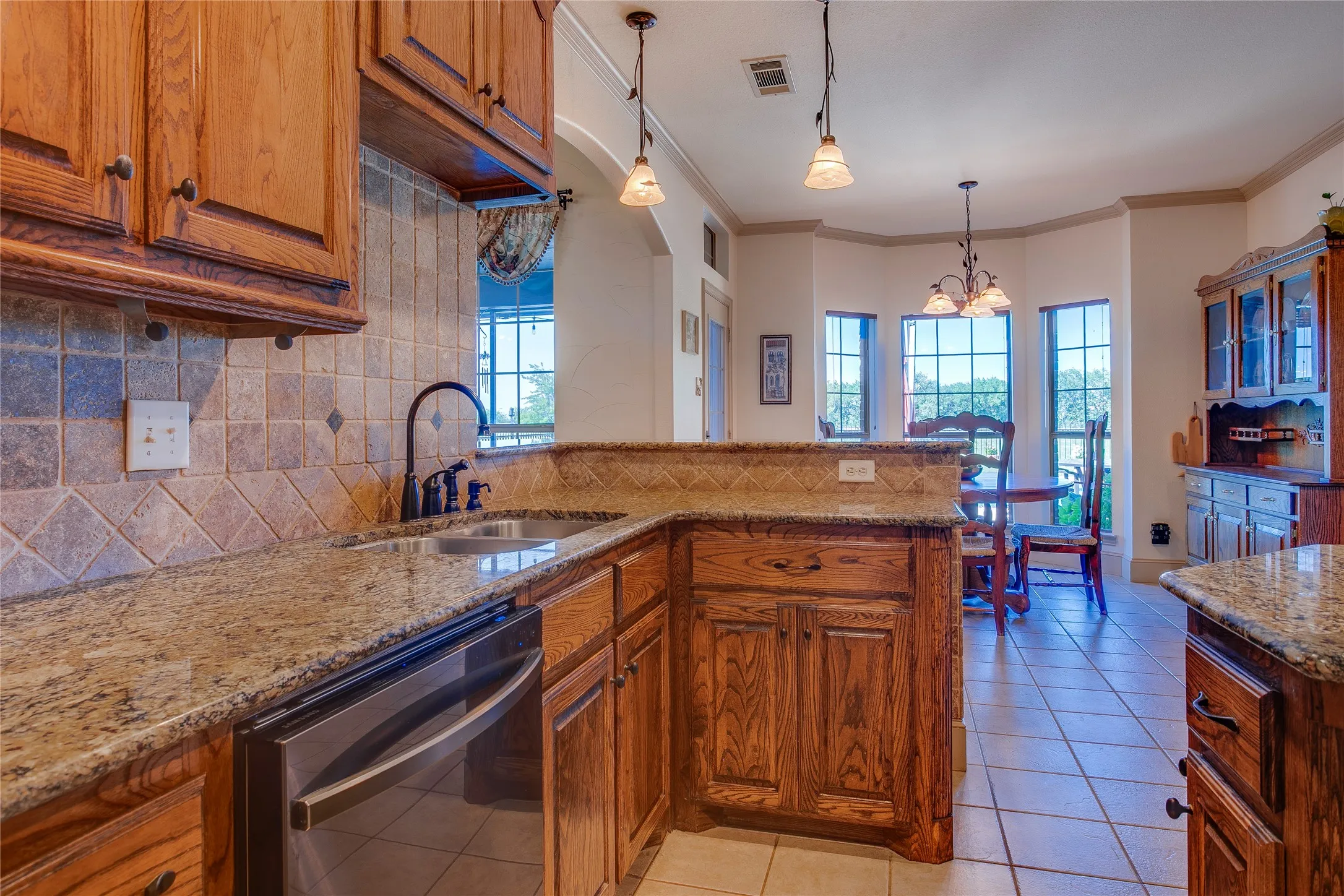 Single Family Residence For Sale in Kaufman County , 10044 Dennehy Drive, Talty, Texas 75126, 4 Bedroom, 3 Bathroom, 3 Garage spaces, 2,985 Sqft, built in 2005, mls#21346873, Real Estate Agent in Talty, Homes For Sale in Kaufman county, Homes For Sale in Talty, Realtor in Talty Texas, Real Estate Brokerage Independent Realty Texas, Luminita Cordes Realtor