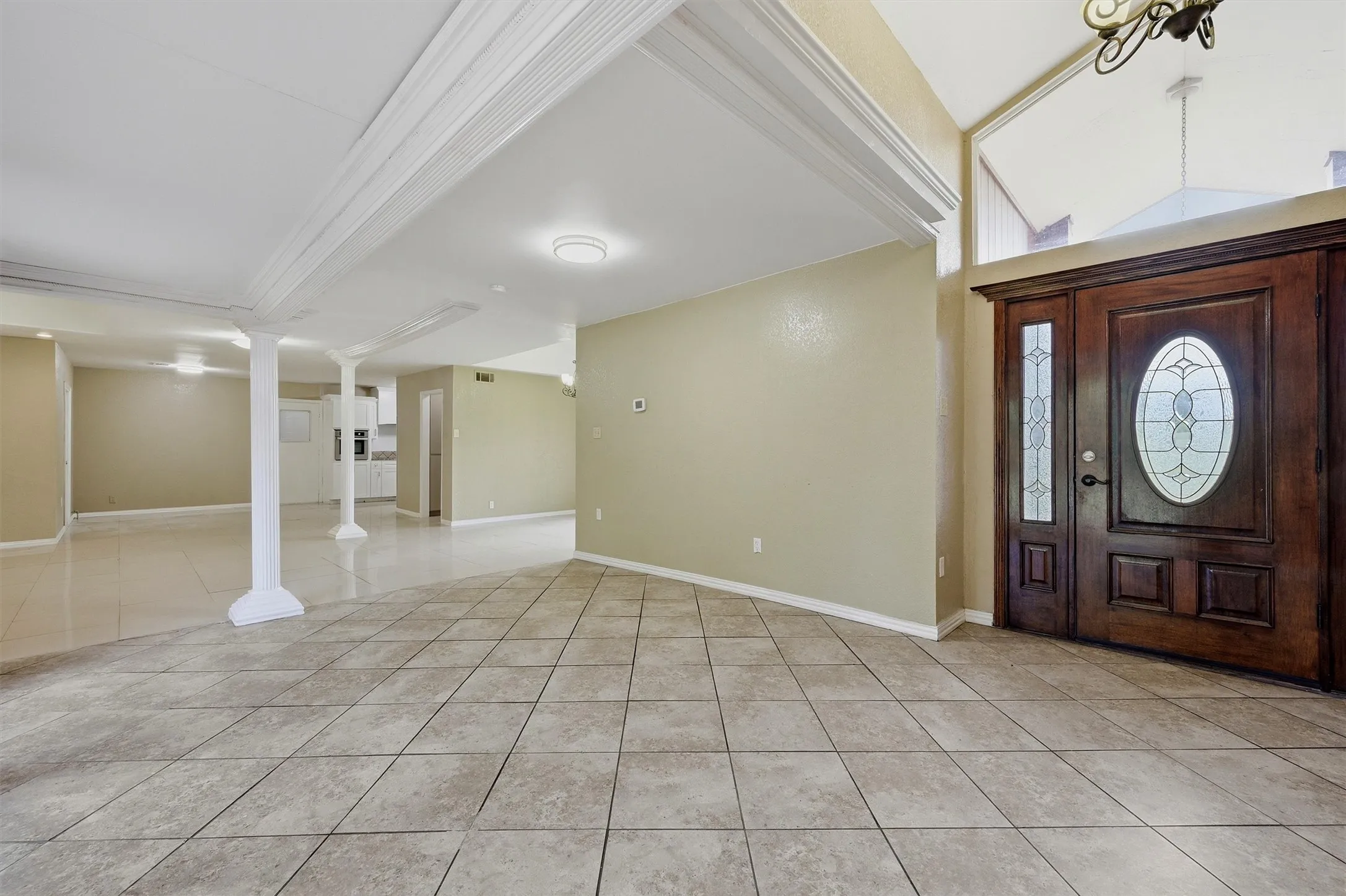 Single Family Residence For Sale in Grayson County , 2011 W Houston Street, Sherman, Texas 75092, 6 Bedroom, 4 Bathroom, Garage spaces, 2,737 Sqft, built in 1962, mls#21347124, Real Estate Agent in Sherman, Homes For Sale in Grayson county, Homes For Sale in Sherman, Realtor in Sherman Texas, Real Estate Brokerage Independent Realty Texas, Luminita Cordes Realtor