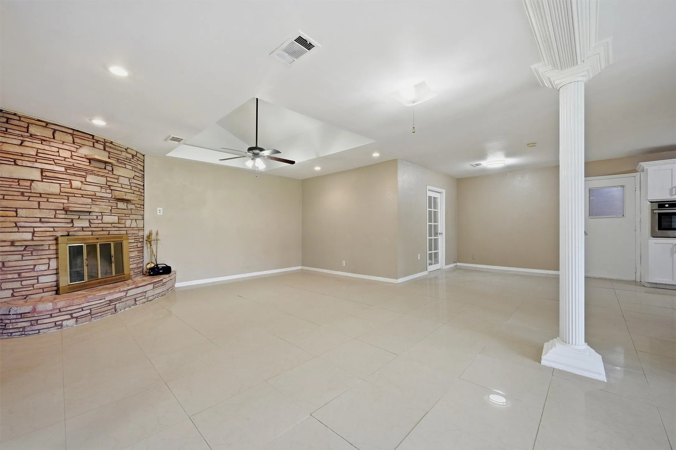 Single Family Residence For Sale in Grayson County , 2011 W Houston Street, Sherman, Texas 75092, 6 Bedroom, 4 Bathroom, Garage spaces, 2,737 Sqft, built in 1962, mls#21347124, Real Estate Agent in Sherman, Homes For Sale in Grayson county, Homes For Sale in Sherman, Realtor in Sherman Texas, Real Estate Brokerage Independent Realty Texas, Luminita Cordes Realtor