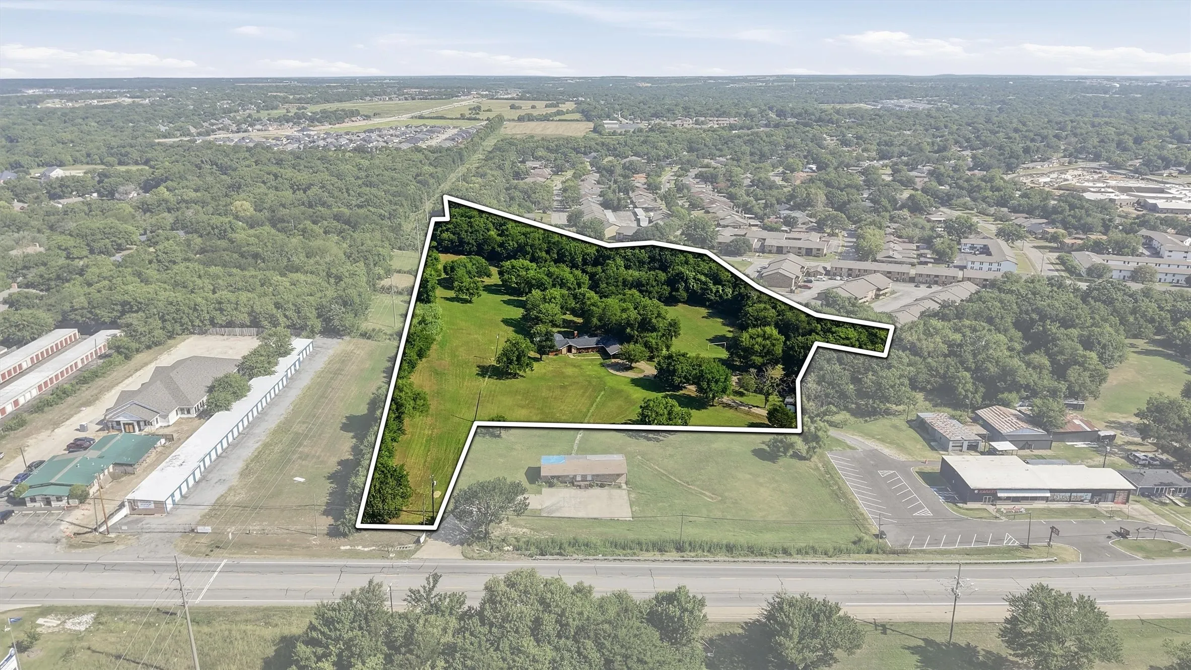Approximate outline of property