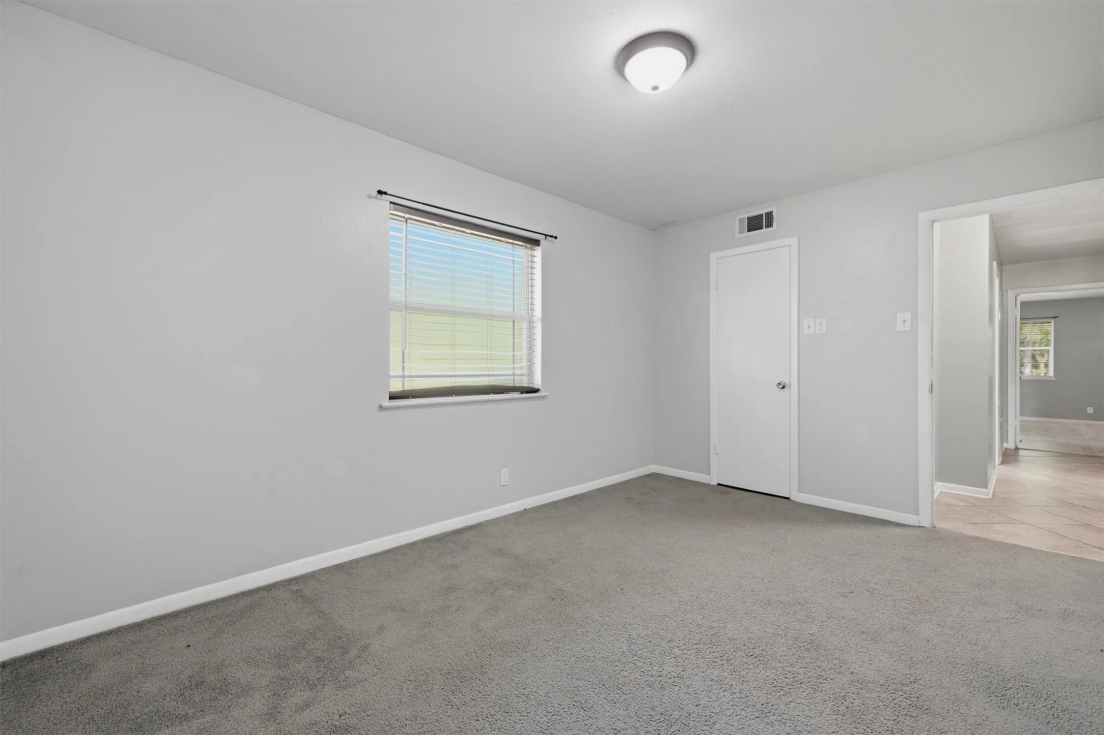 Single Family Residence For Sale in Grayson County , 2011 W Houston Street, Sherman, Texas 75092, 6 Bedroom, 4 Bathroom, Garage spaces, 2,737 Sqft, built in 1962, mls#21347124, Real Estate Agent in Sherman, Homes For Sale in Grayson county, Homes For Sale in Sherman, Realtor in Sherman Texas, Real Estate Brokerage Independent Realty Texas, Luminita Cordes Realtor