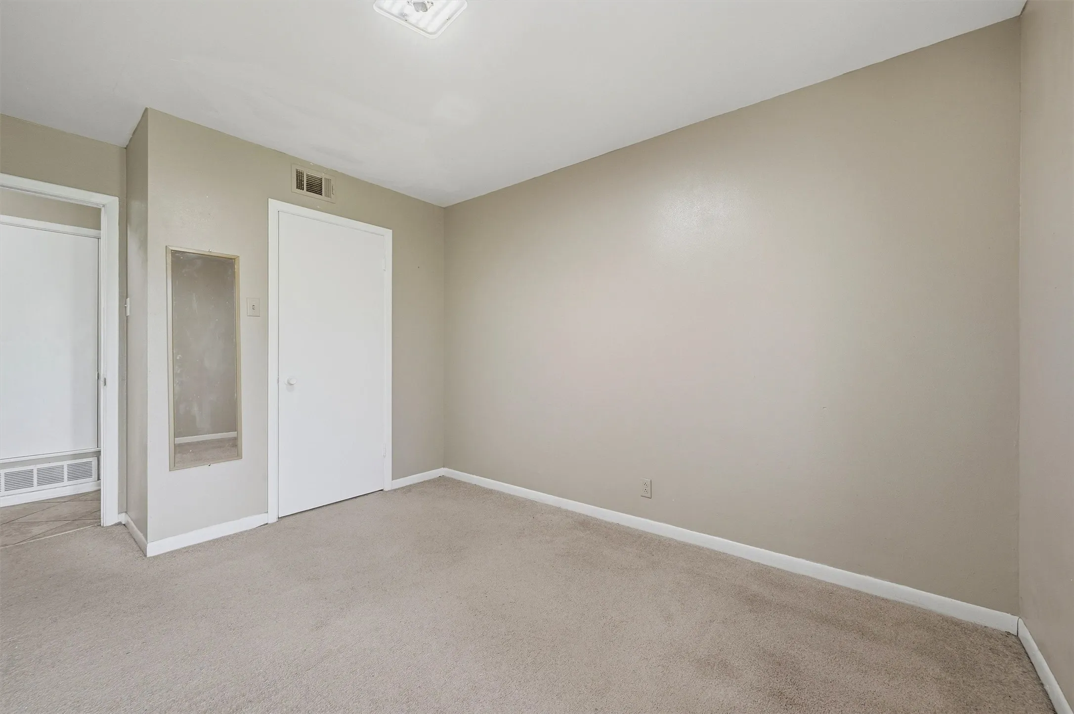Single Family Residence For Sale in Grayson County , 2011 W Houston Street, Sherman, Texas 75092, 6 Bedroom, 4 Bathroom, Garage spaces, 2,737 Sqft, built in 1962, mls#21347124, Real Estate Agent in Sherman, Homes For Sale in Grayson county, Homes For Sale in Sherman, Realtor in Sherman Texas, Real Estate Brokerage Independent Realty Texas, Luminita Cordes Realtor