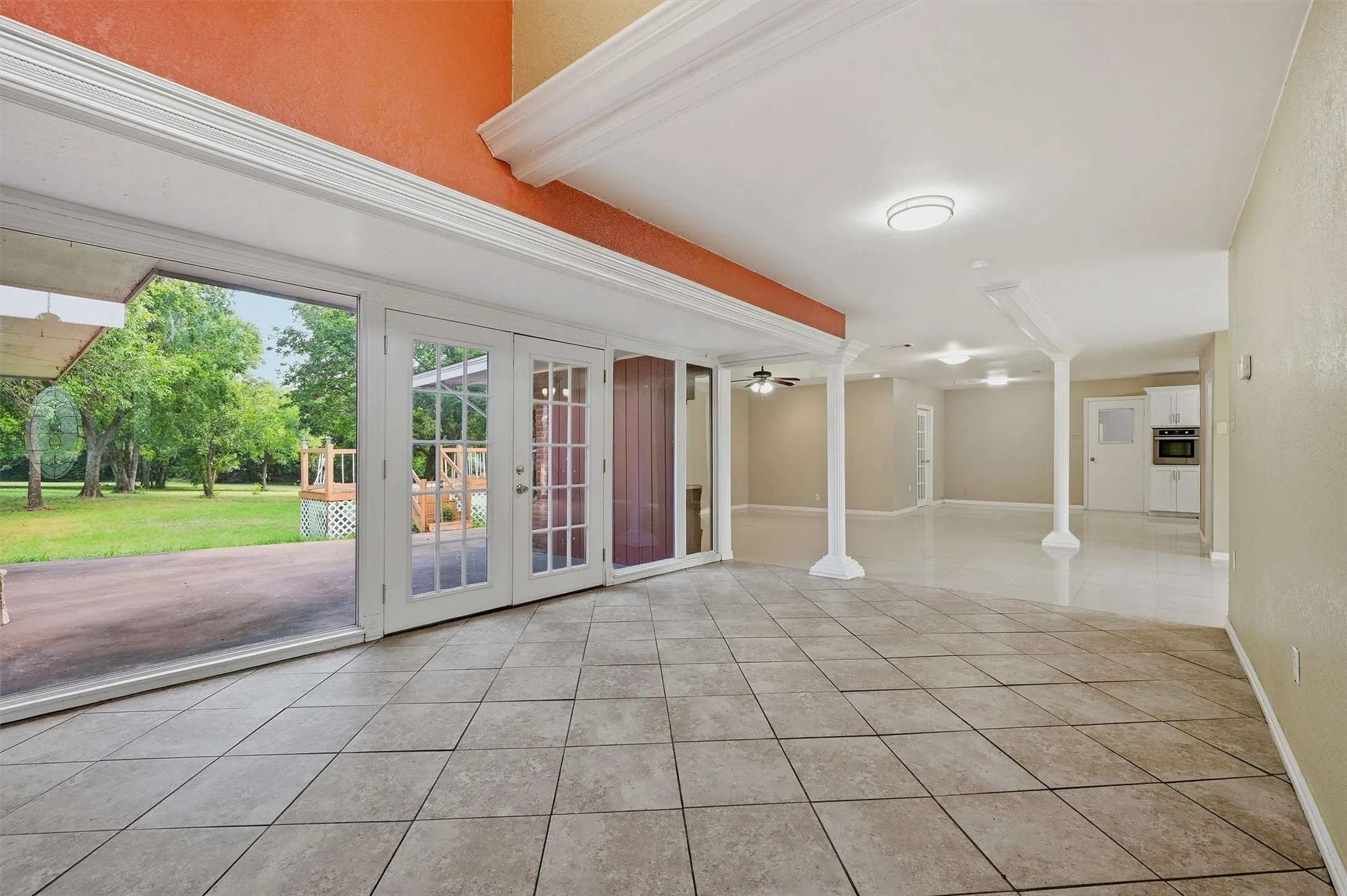 Single Family Residence For Sale in Grayson County , 2011 W Houston Street, Sherman, Texas 75092, 6 Bedroom, 4 Bathroom, Garage spaces, 2,737 Sqft, built in 1962, mls#21347124, Real Estate Agent in Sherman, Homes For Sale in Grayson county, Homes For Sale in Sherman, Realtor in Sherman Texas, Real Estate Brokerage Independent Realty Texas, Luminita Cordes Realtor