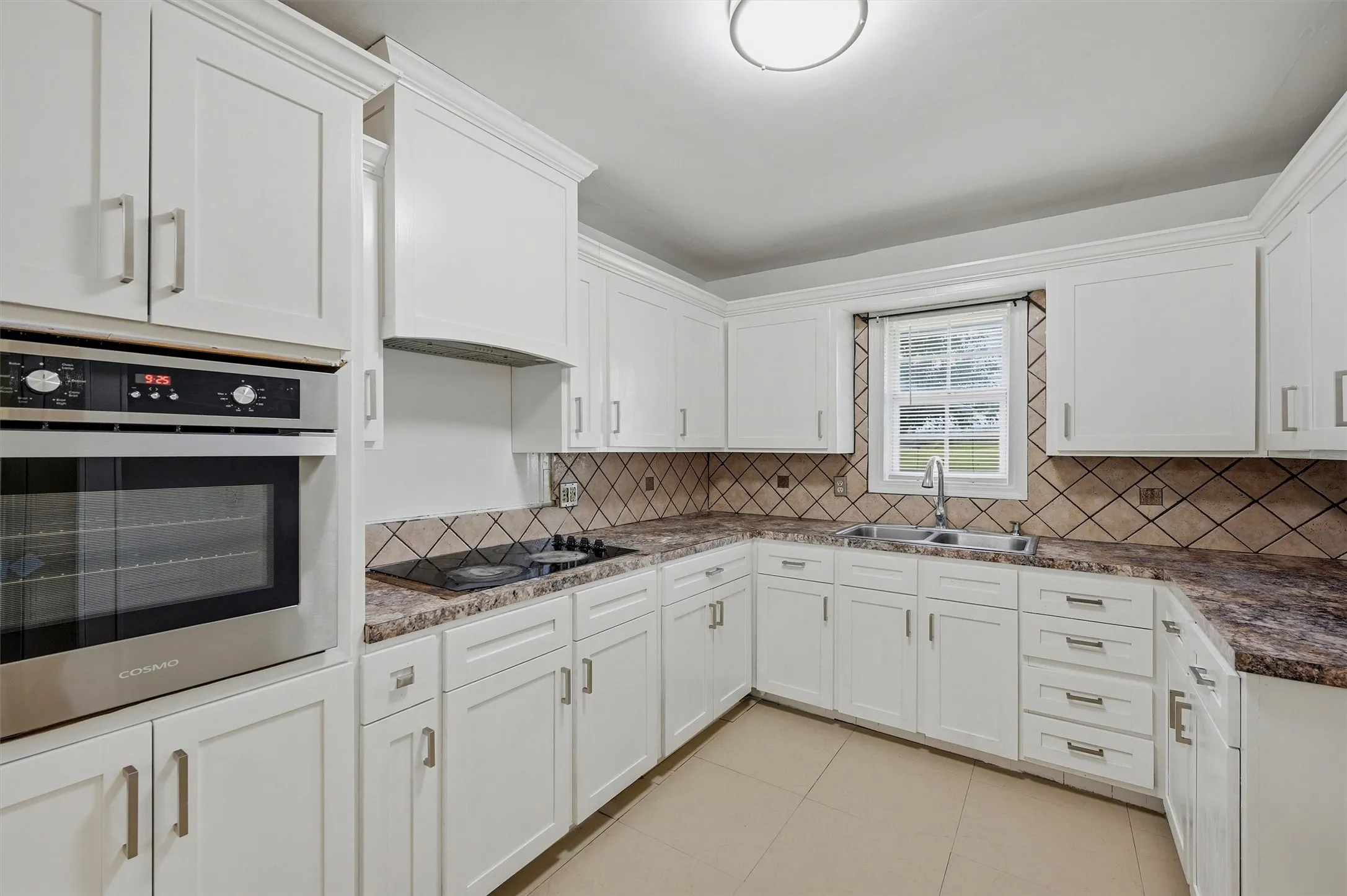 Single Family Residence For Sale in Grayson County , 2011 W Houston Street, Sherman, Texas 75092, 6 Bedroom, 4 Bathroom, Garage spaces, 2,737 Sqft, built in 1962, mls#21347124, Real Estate Agent in Sherman, Homes For Sale in Grayson county, Homes For Sale in Sherman, Realtor in Sherman Texas, Real Estate Brokerage Independent Realty Texas, Luminita Cordes Realtor
