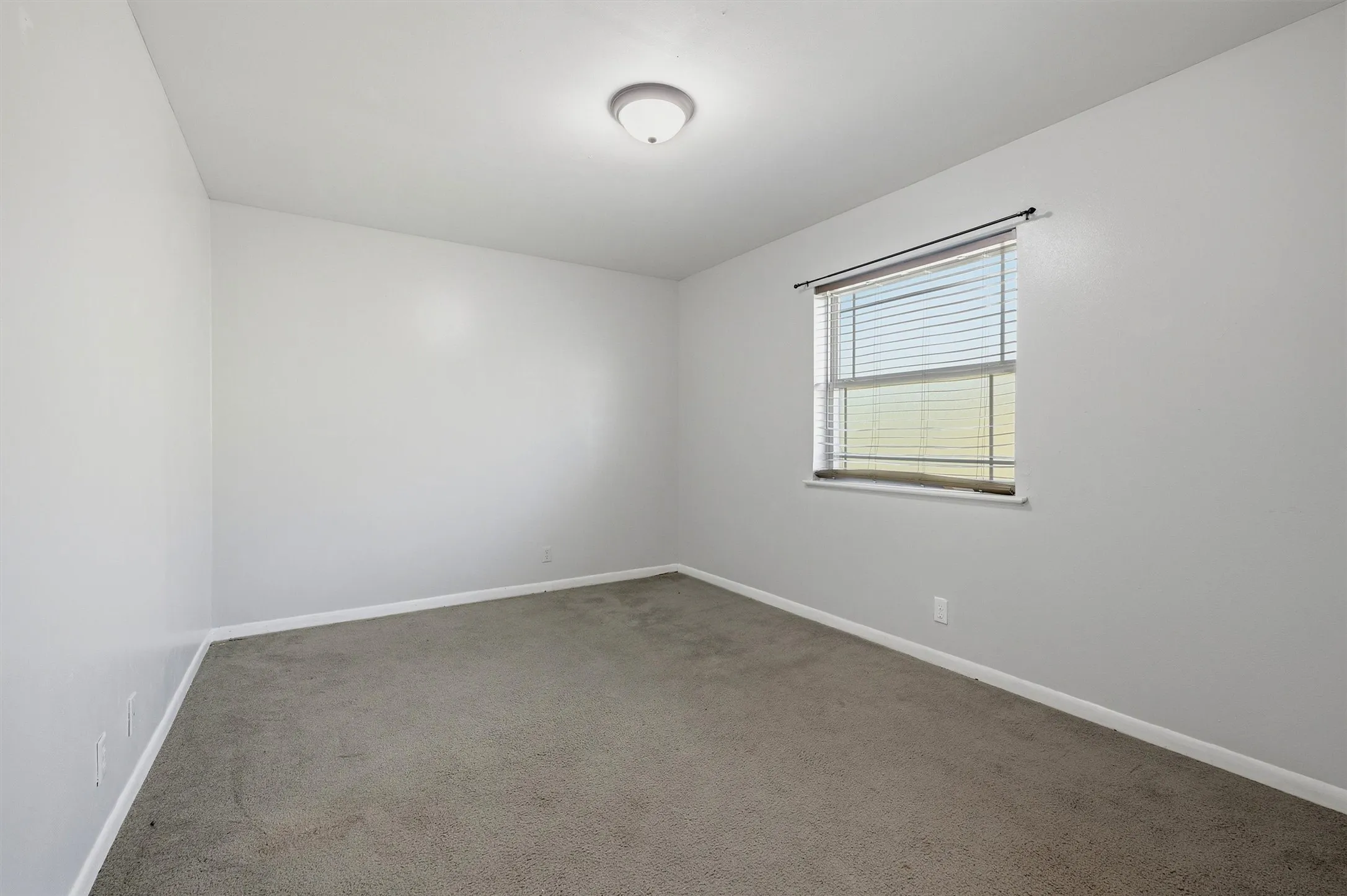 Single Family Residence For Sale in Grayson County , 2011 W Houston Street, Sherman, Texas 75092, 6 Bedroom, 4 Bathroom, Garage spaces, 2,737 Sqft, built in 1962, mls#21347124, Real Estate Agent in Sherman, Homes For Sale in Grayson county, Homes For Sale in Sherman, Realtor in Sherman Texas, Real Estate Brokerage Independent Realty Texas, Luminita Cordes Realtor