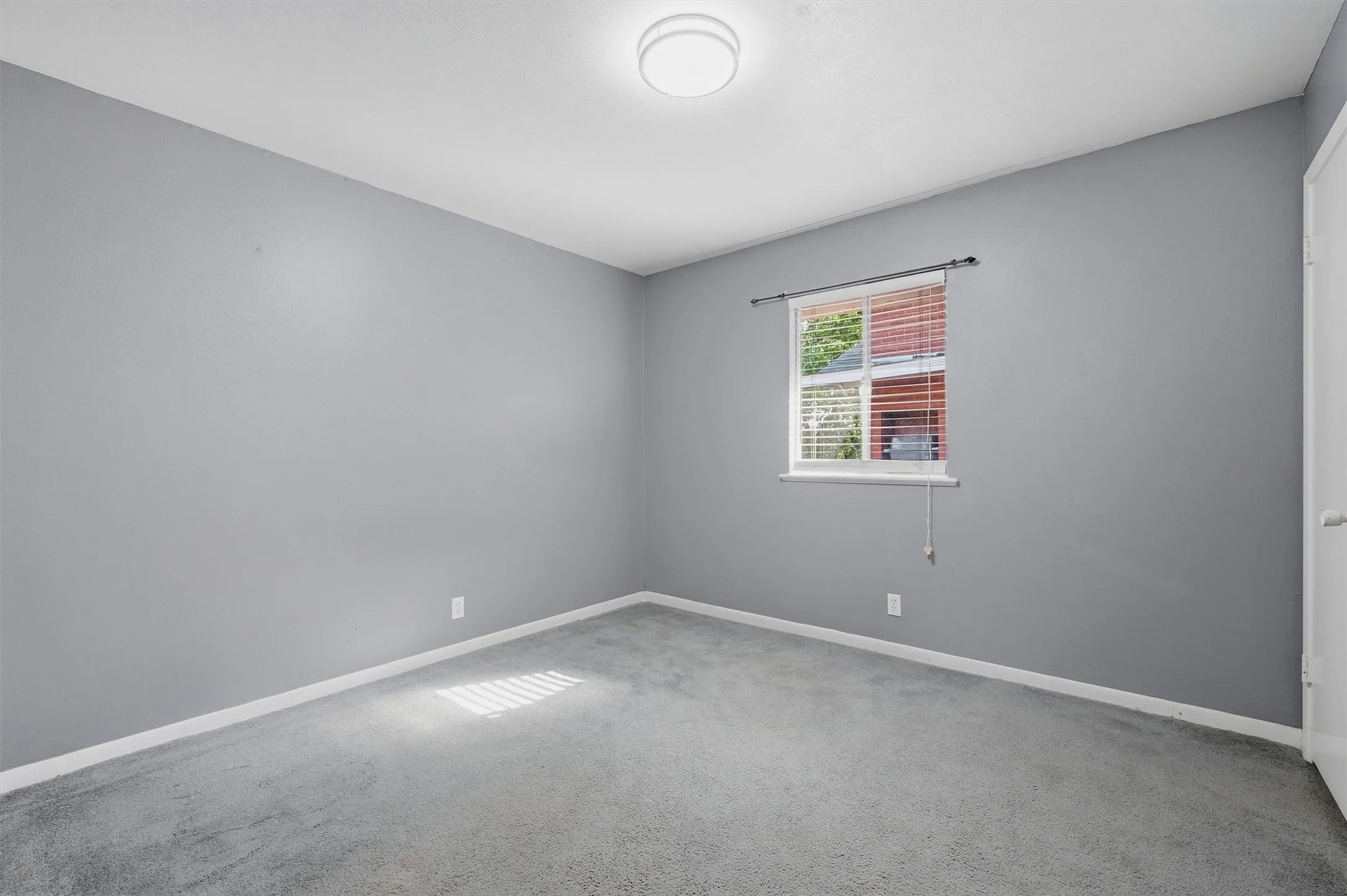 Single Family Residence For Sale in Grayson County , 2011 W Houston Street, Sherman, Texas 75092, 6 Bedroom, 4 Bathroom, Garage spaces, 2,737 Sqft, built in 1962, mls#21347124, Real Estate Agent in Sherman, Homes For Sale in Grayson county, Homes For Sale in Sherman, Realtor in Sherman Texas, Real Estate Brokerage Independent Realty Texas, Luminita Cordes Realtor